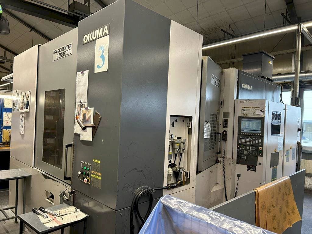 Links zicht  van Okuma MA 500HB  machine