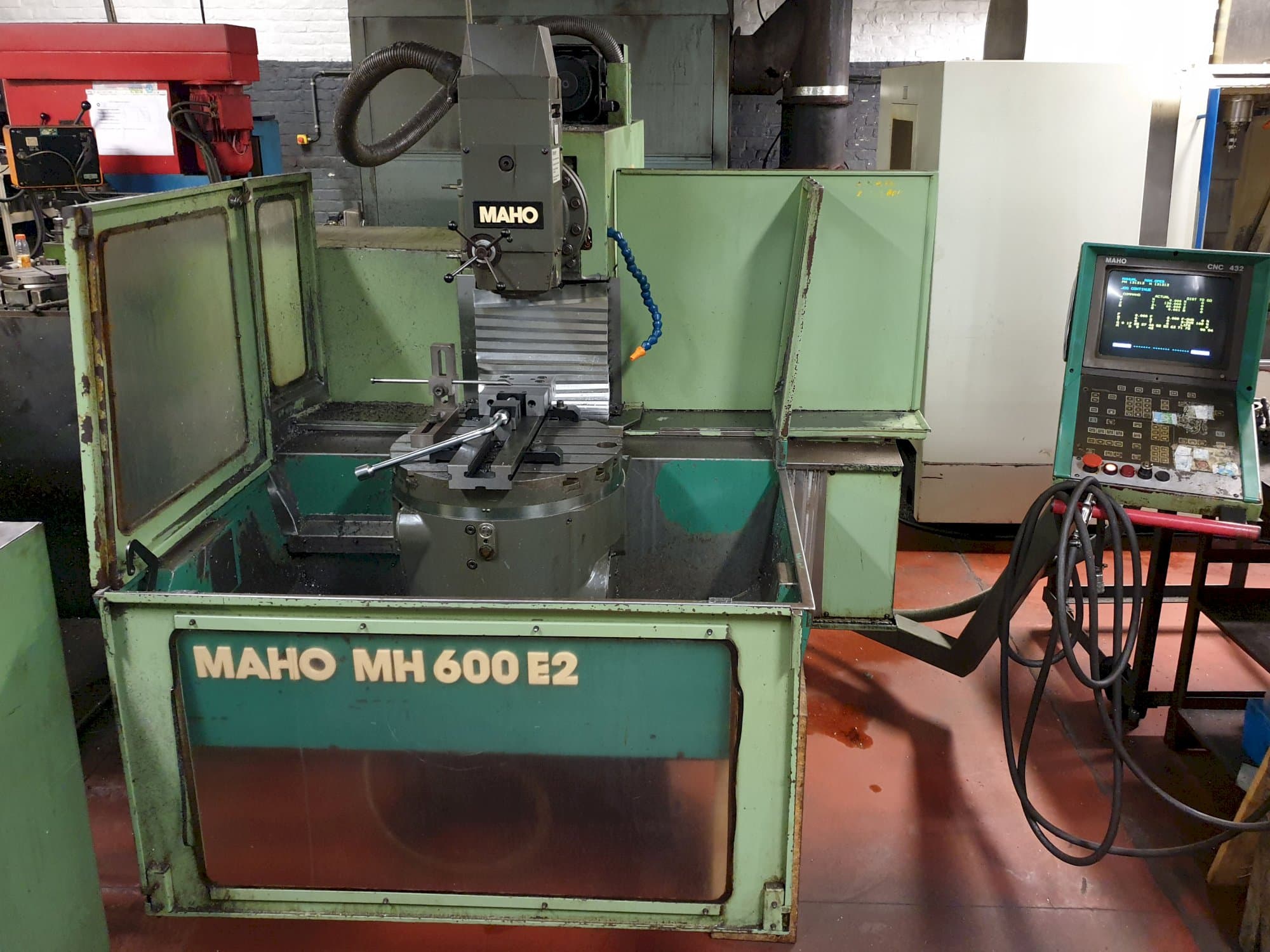 Vooraanzicht  van Maho MH 600 E2 machine