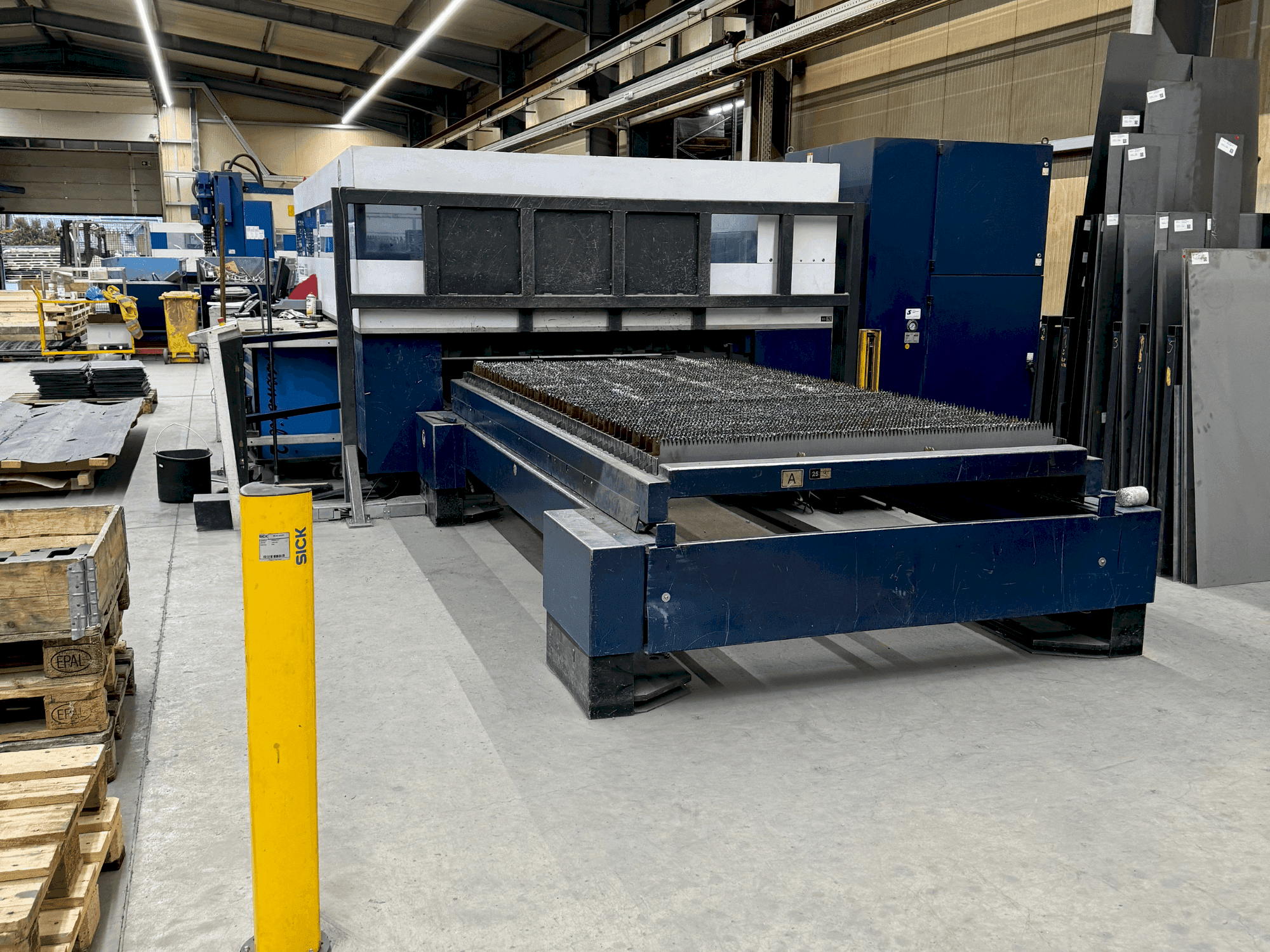 Vooraanzicht  van TRUMPF TruLaser 3030 4kW (L20)  machine