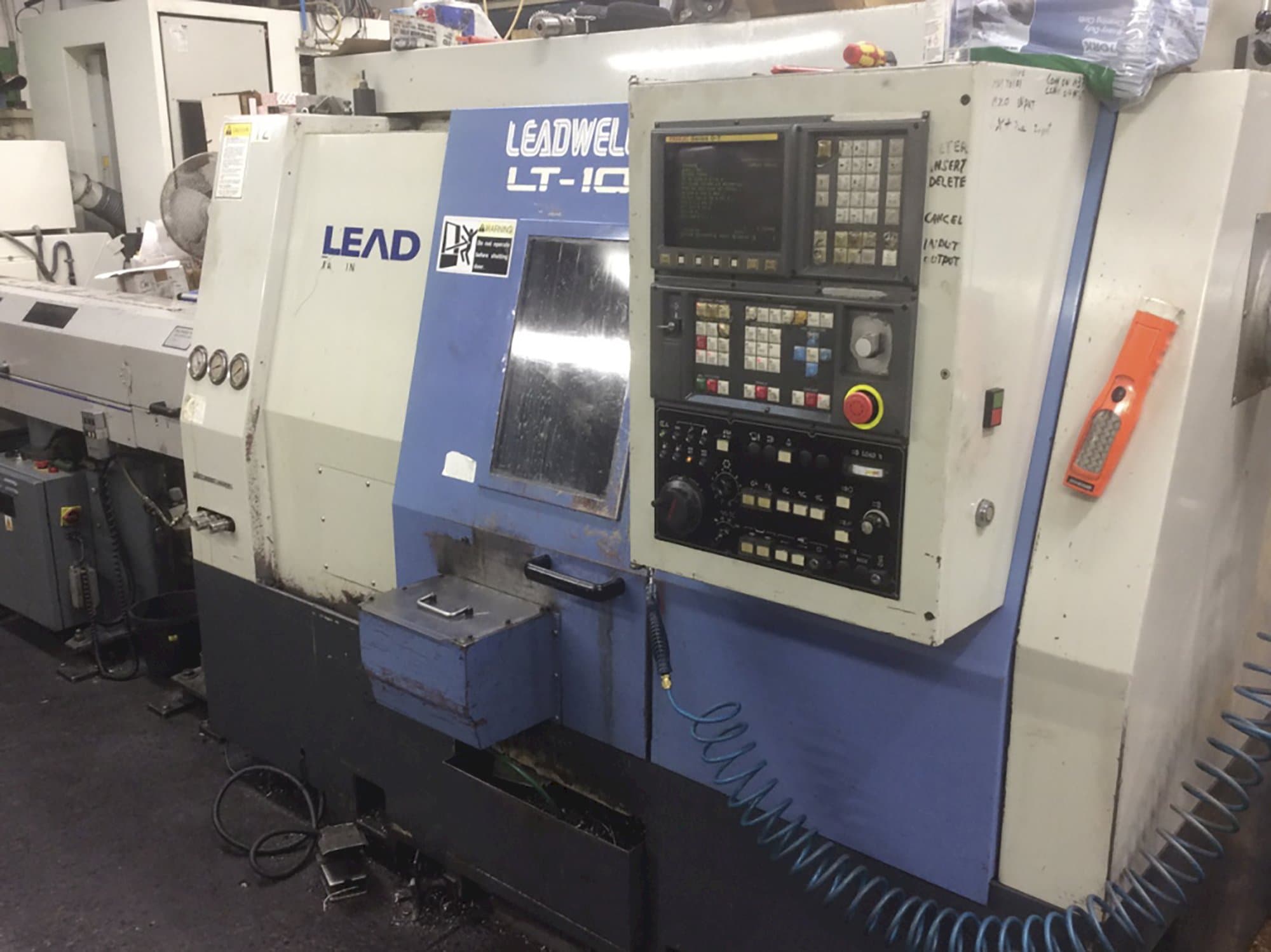 Vooraanzicht  van Leadwell LT10 machine