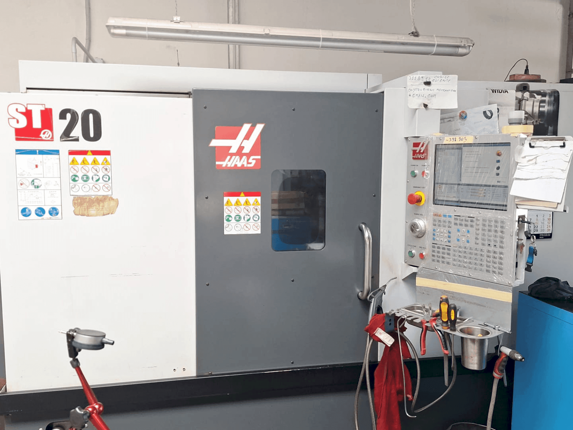 Vooraanzicht  van HAAS ST-20  machine