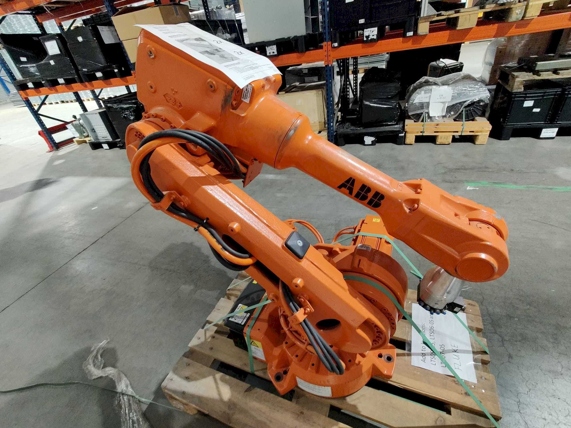 Vooraanzicht  van ABB IRB 2600 M2004  machine