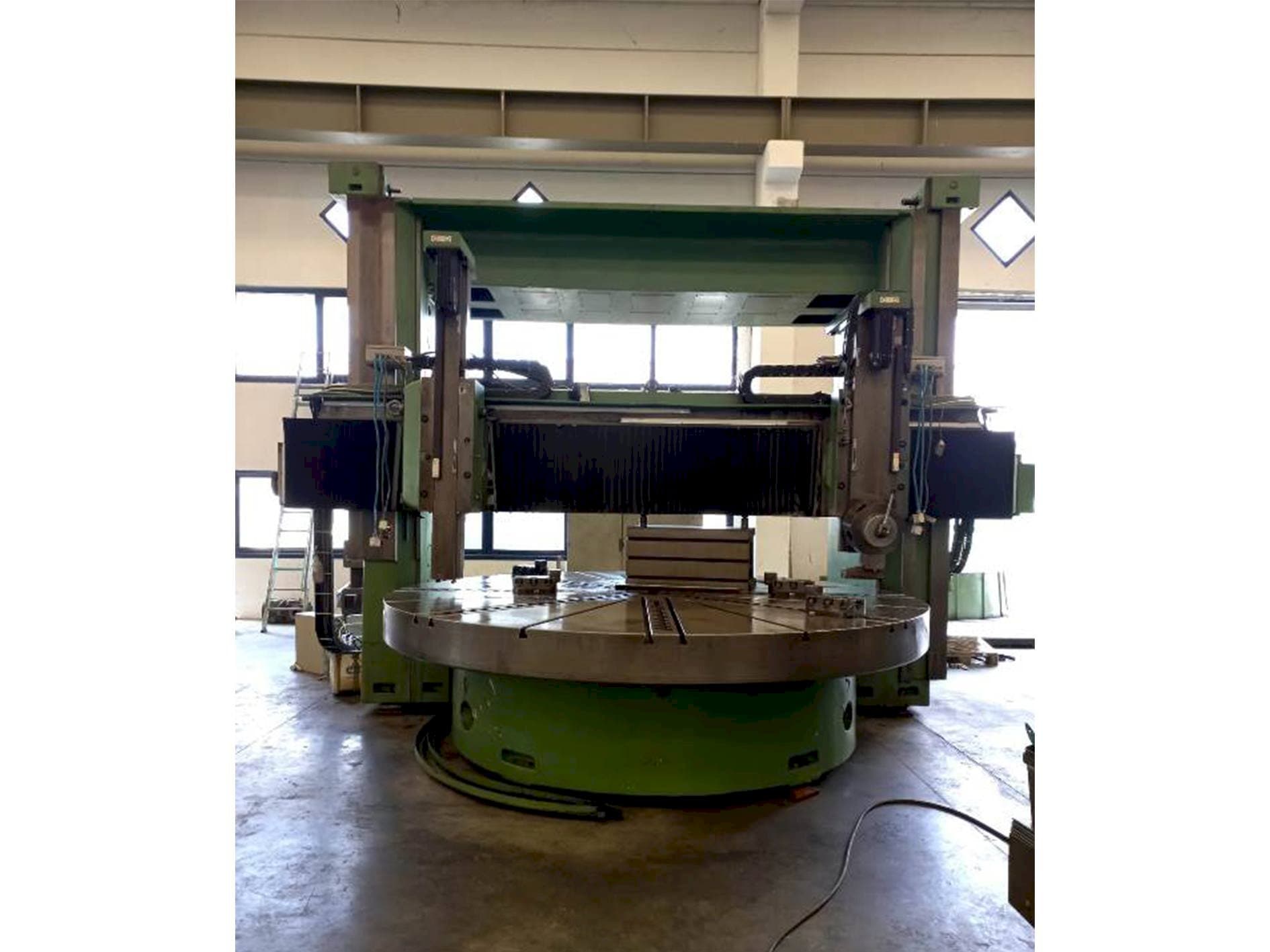 Vooraanzicht  van Titan SC 43 ECS 1400  machine