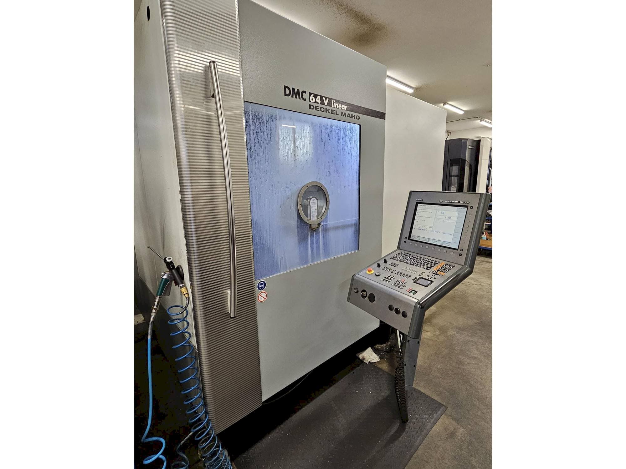 Vooraanzicht  van DMG DMC64V  machine