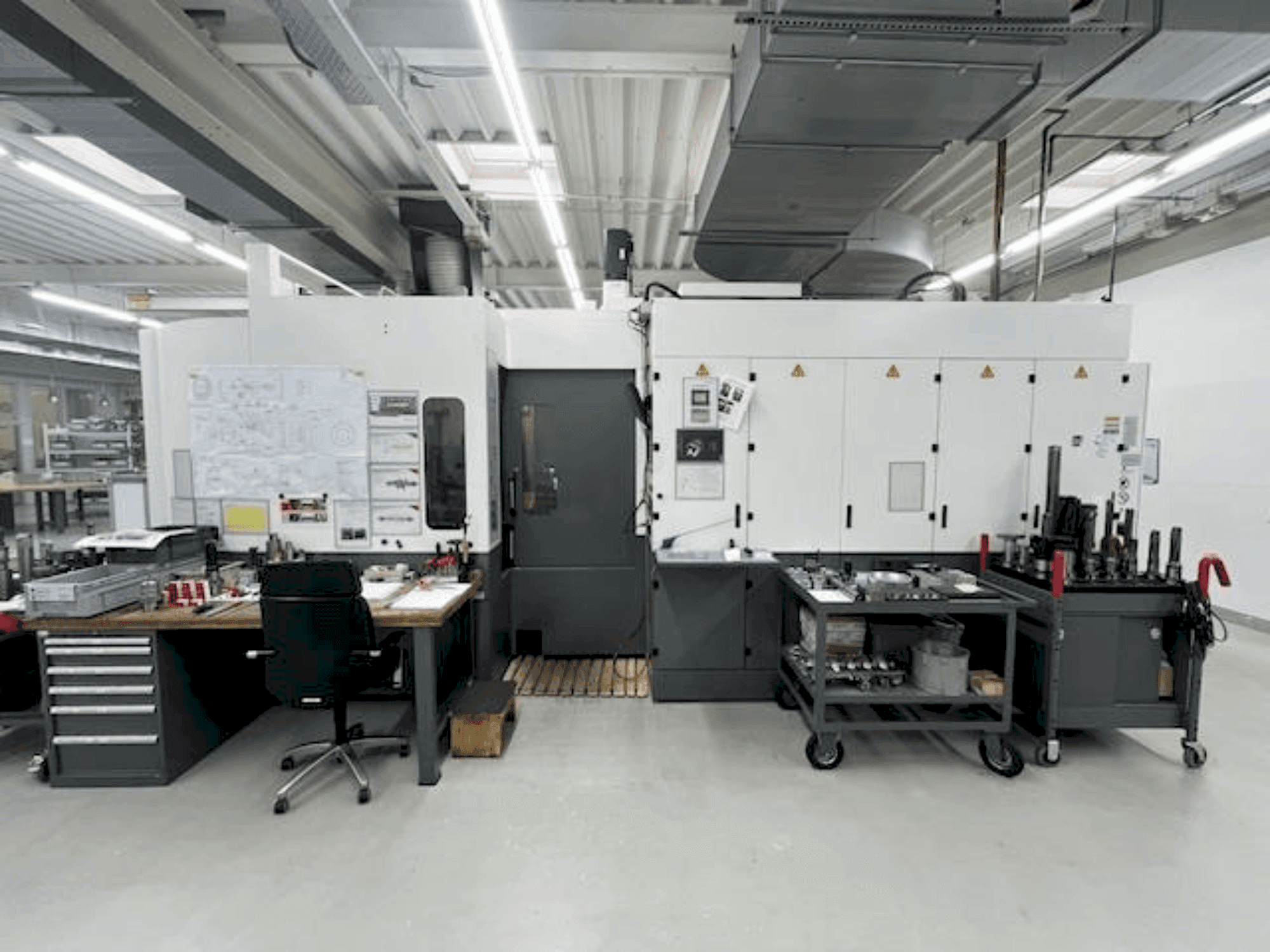 Vooraanzicht  van HULLER HILLE Nbh 170  machine