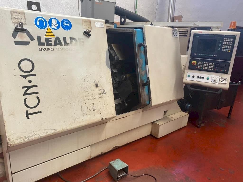 Vooraanzicht  van Lealde TCN-10  machine