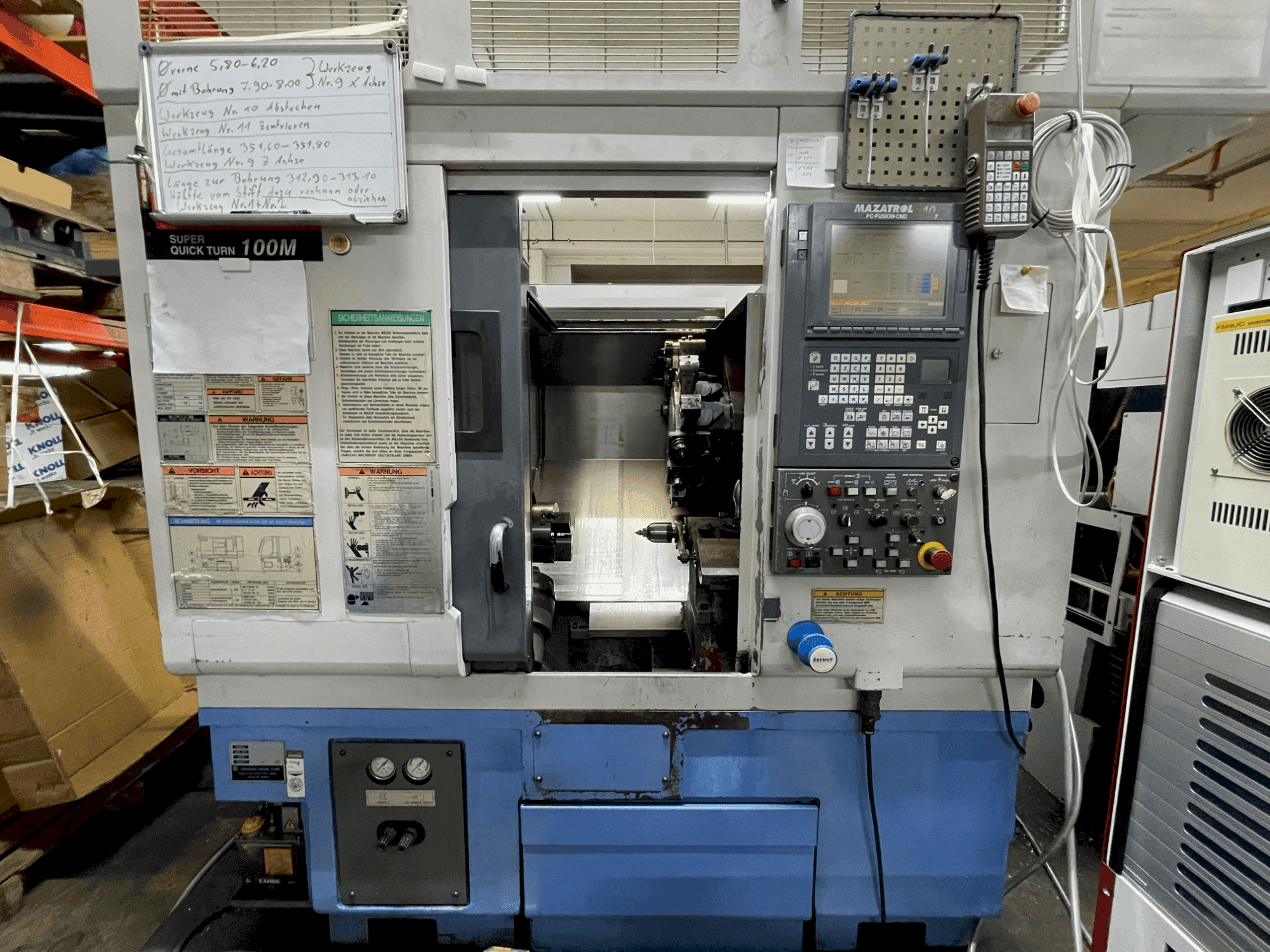 Vooraanzicht  van Mazak SQT 100M  machine