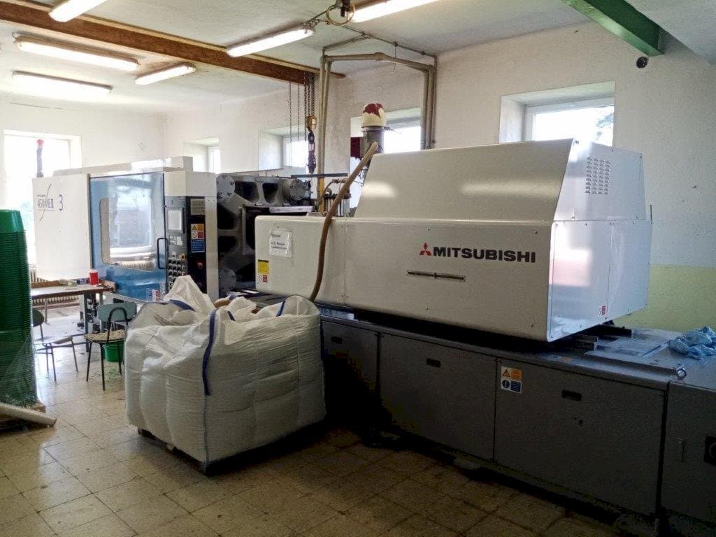 Vooraanzicht  van Mitsubishi 450 ME II-70  machine