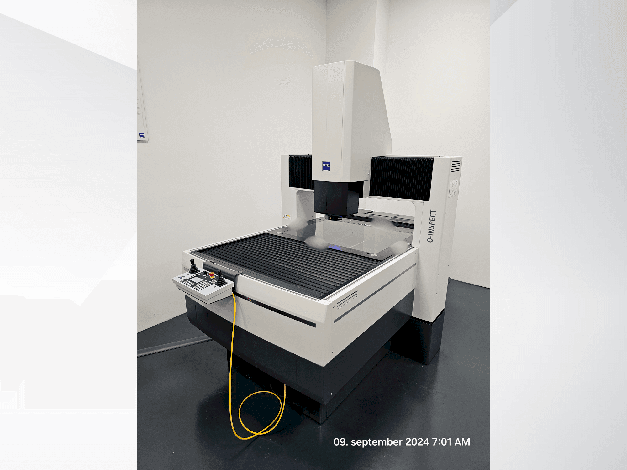 Vooraanzicht  van ZEISS 0-inspect  machine