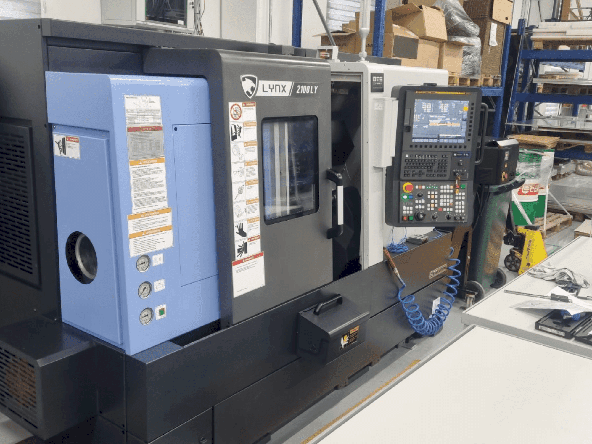 Vooraanzicht  van DN SOLUTIONS LYNX 2100 LYB  machine