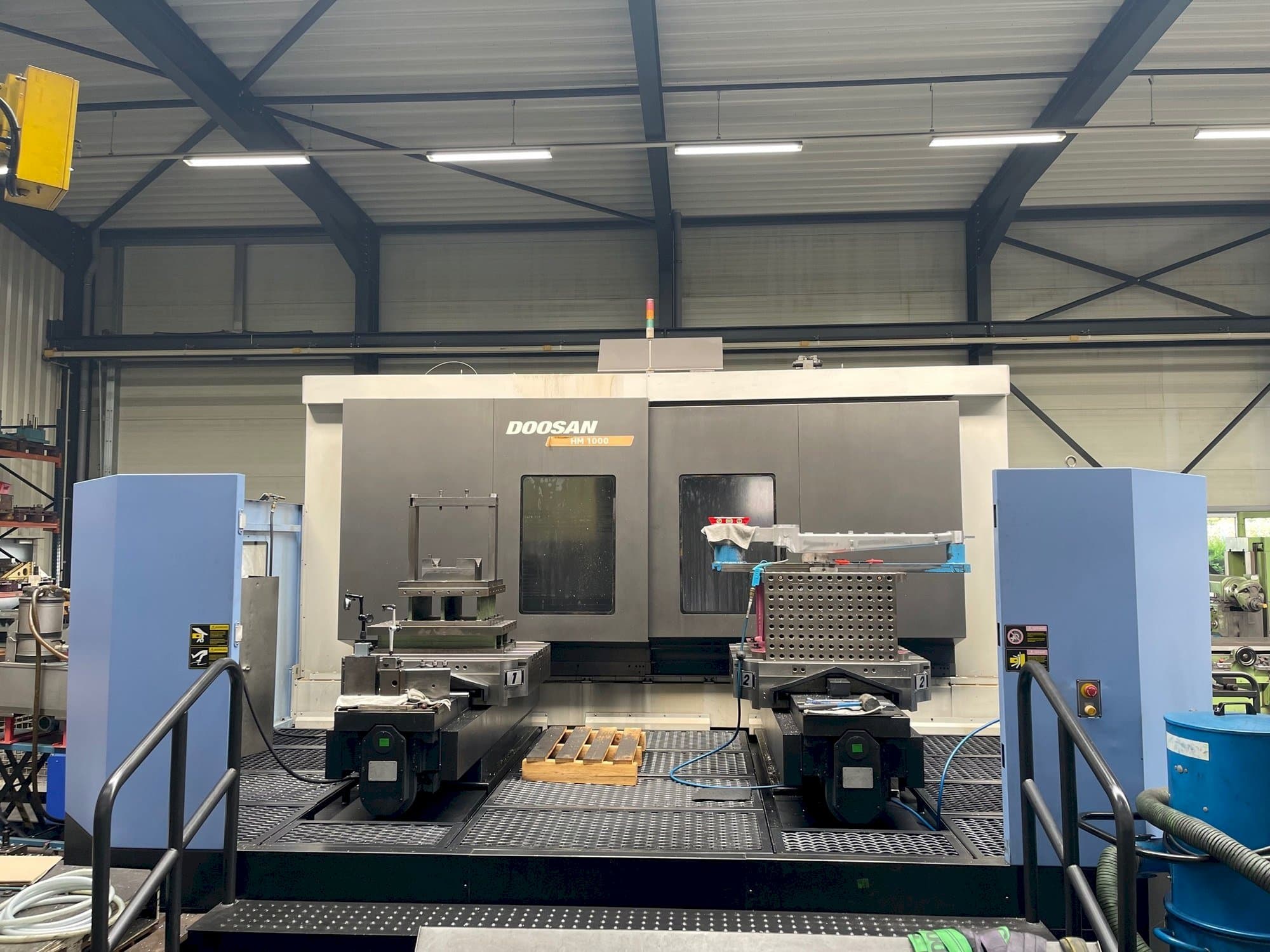 Vooraanzicht  van Doosan HM 1000  machine