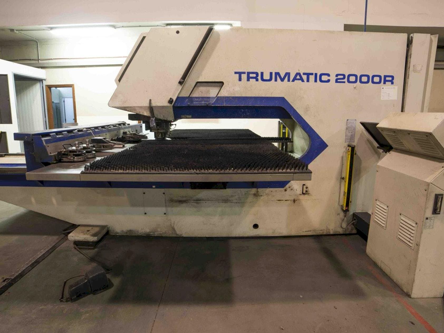Vooraanzicht  van Trumpf Trumatic 2000R  machine