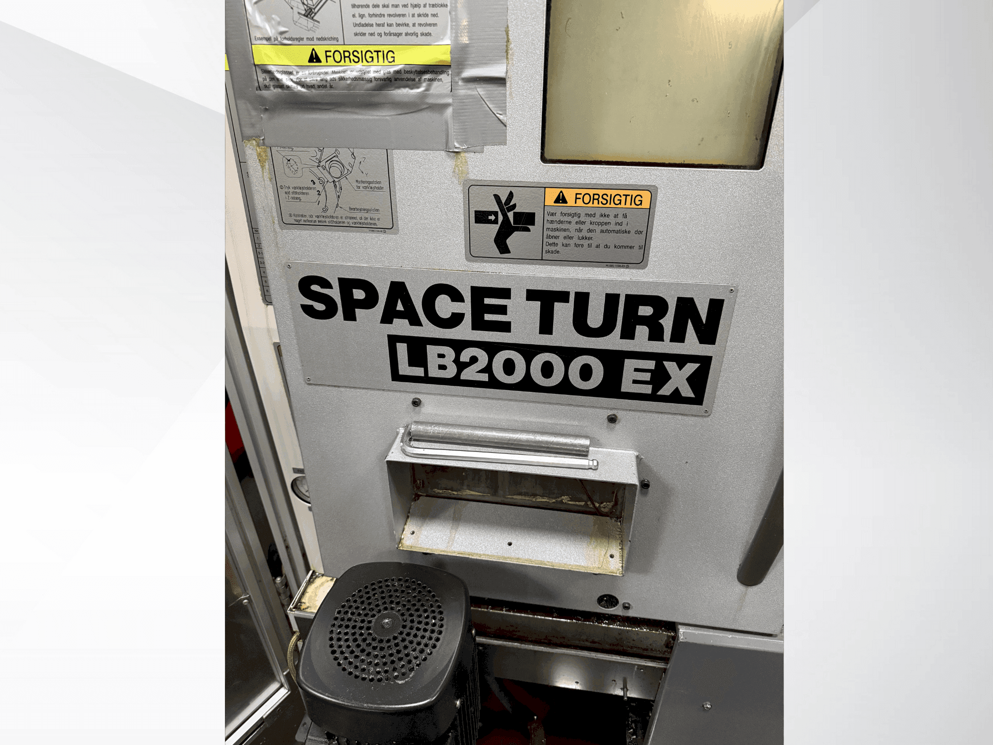 Vooraanzicht  van Okuma Space Turn LB2000 EX  machine