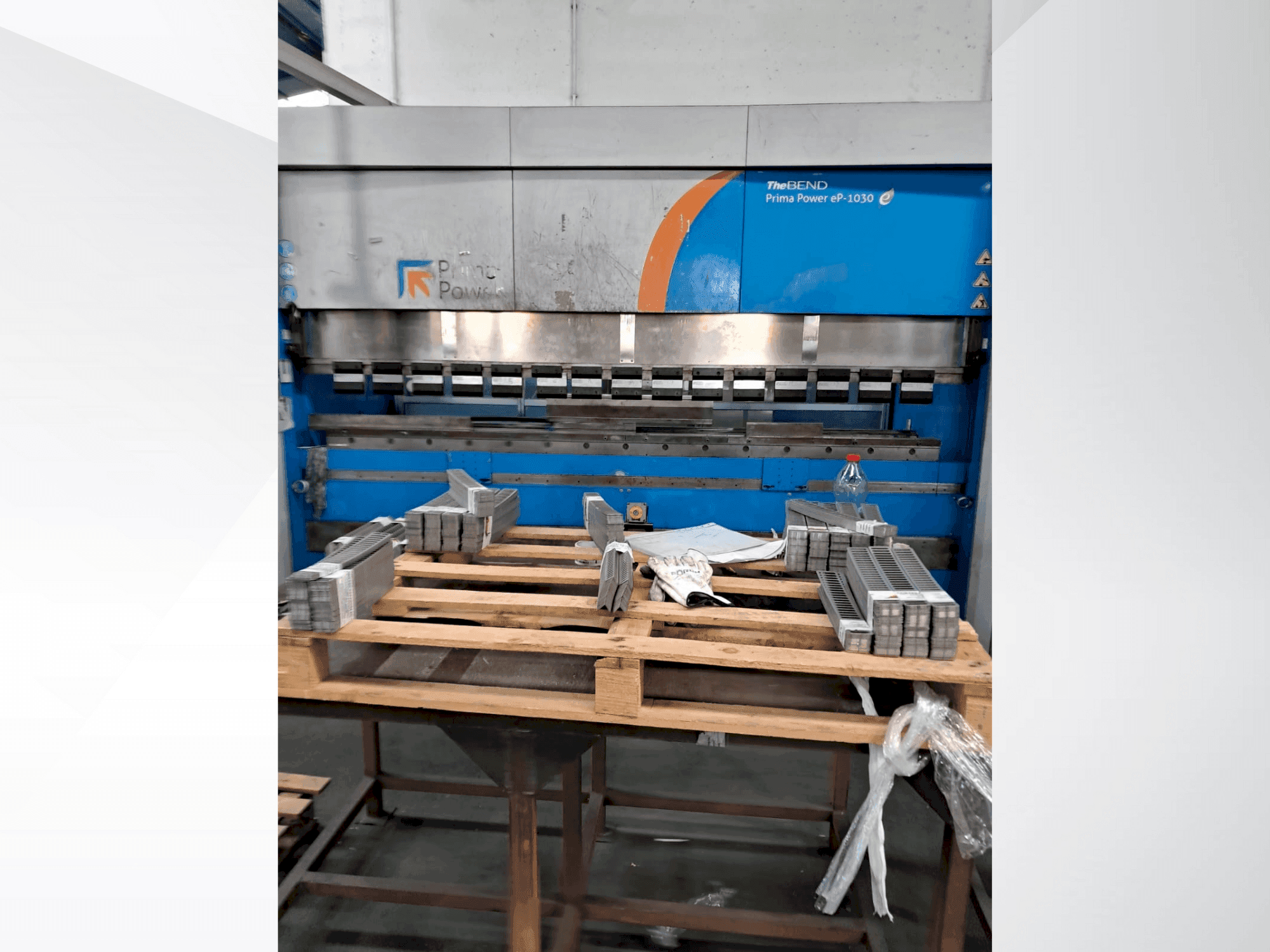 Vooraanzicht  van Prima Power eP-1030  machine