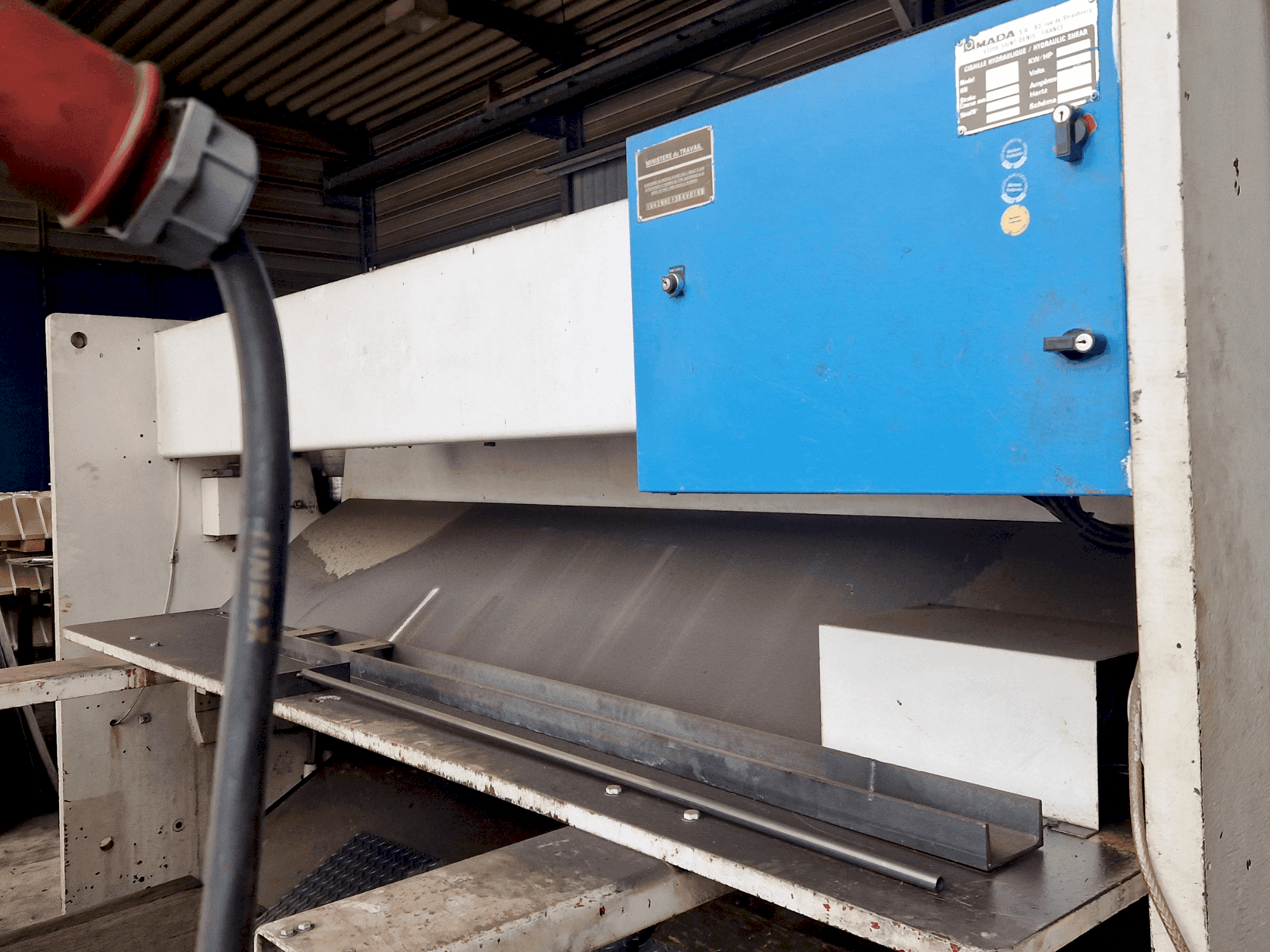 Vooraanzicht  van AMADA GPN1 30  machine