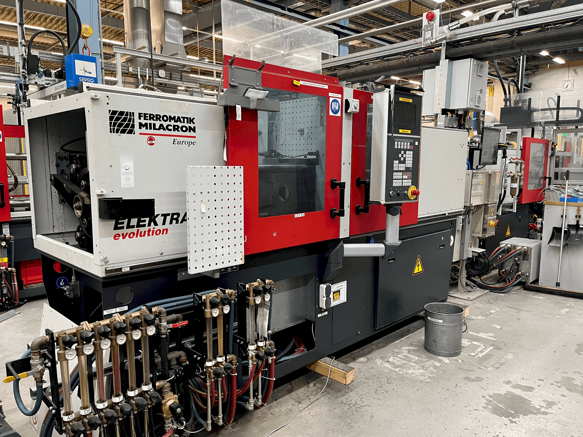 Vooraanzicht  van FERROMATIK EE 30  machine