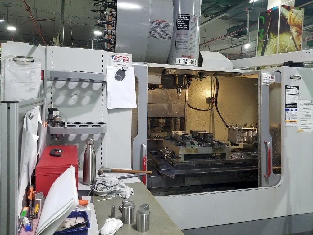 Vooraanzicht van HAAS VF-4SS machine