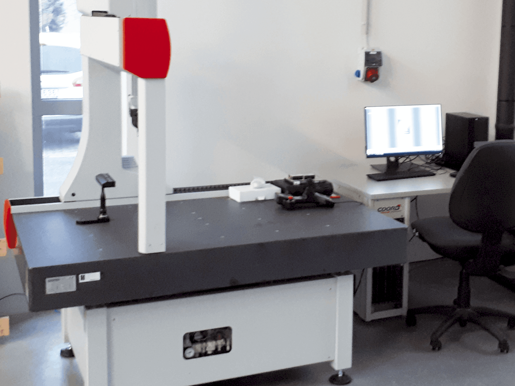 Vooraanzicht  van Coord3 ARES NT-L 10.7.5 CNC  machine