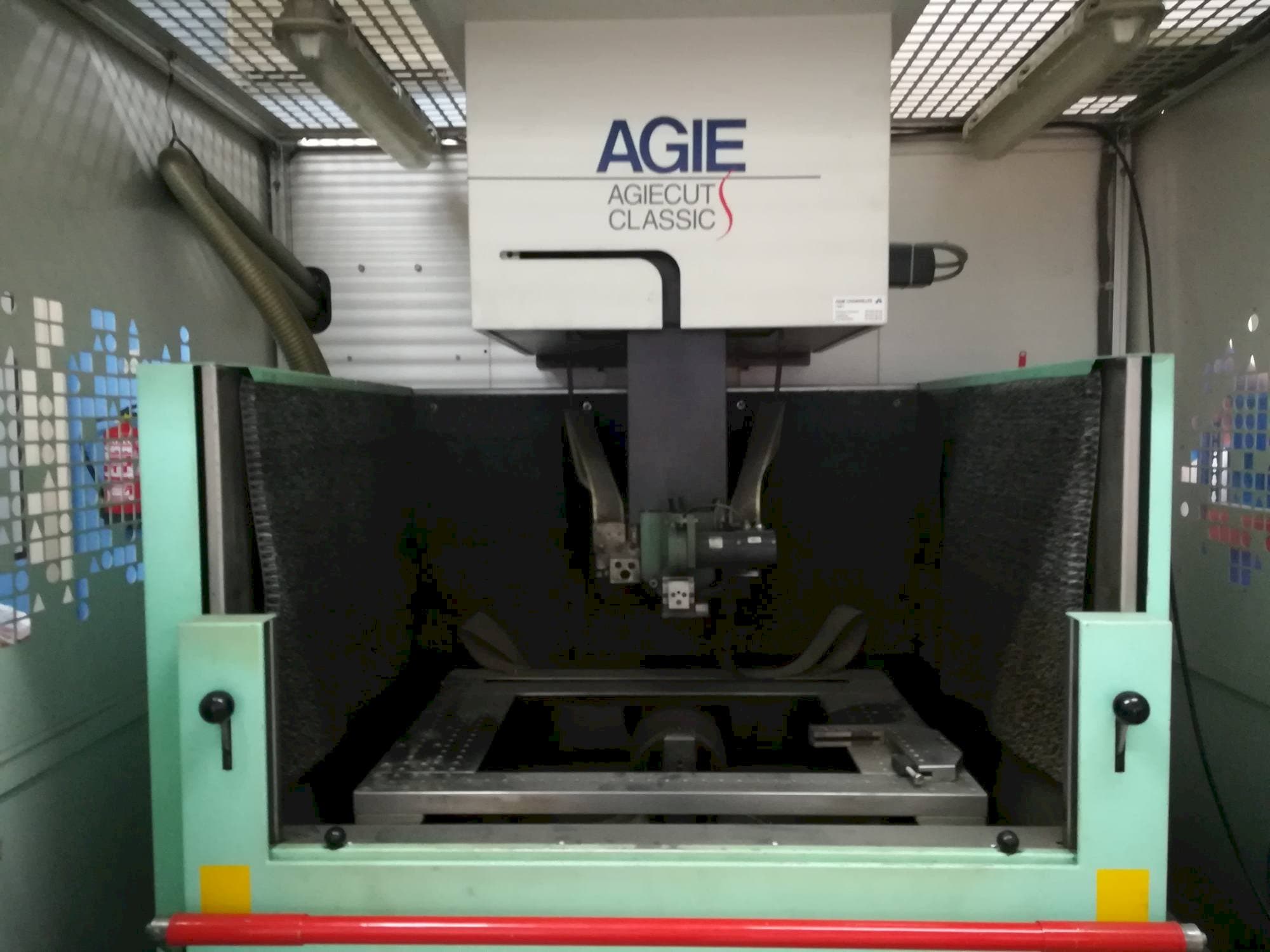 Vooraanzicht  van AGIE Agiecut Classic 3S  machine