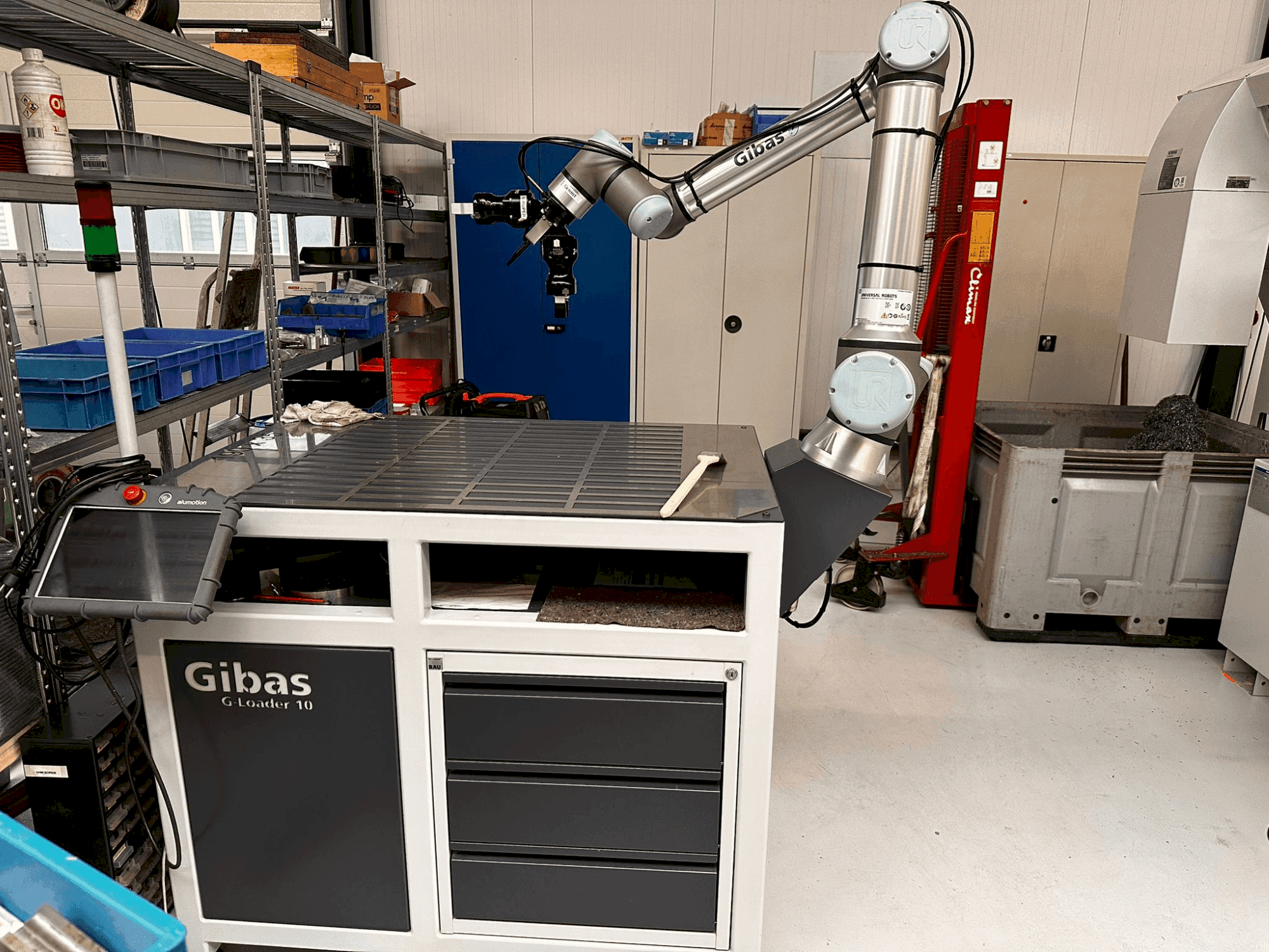 Vooraanzicht  van Universal Robots UR10e-Serie  machine