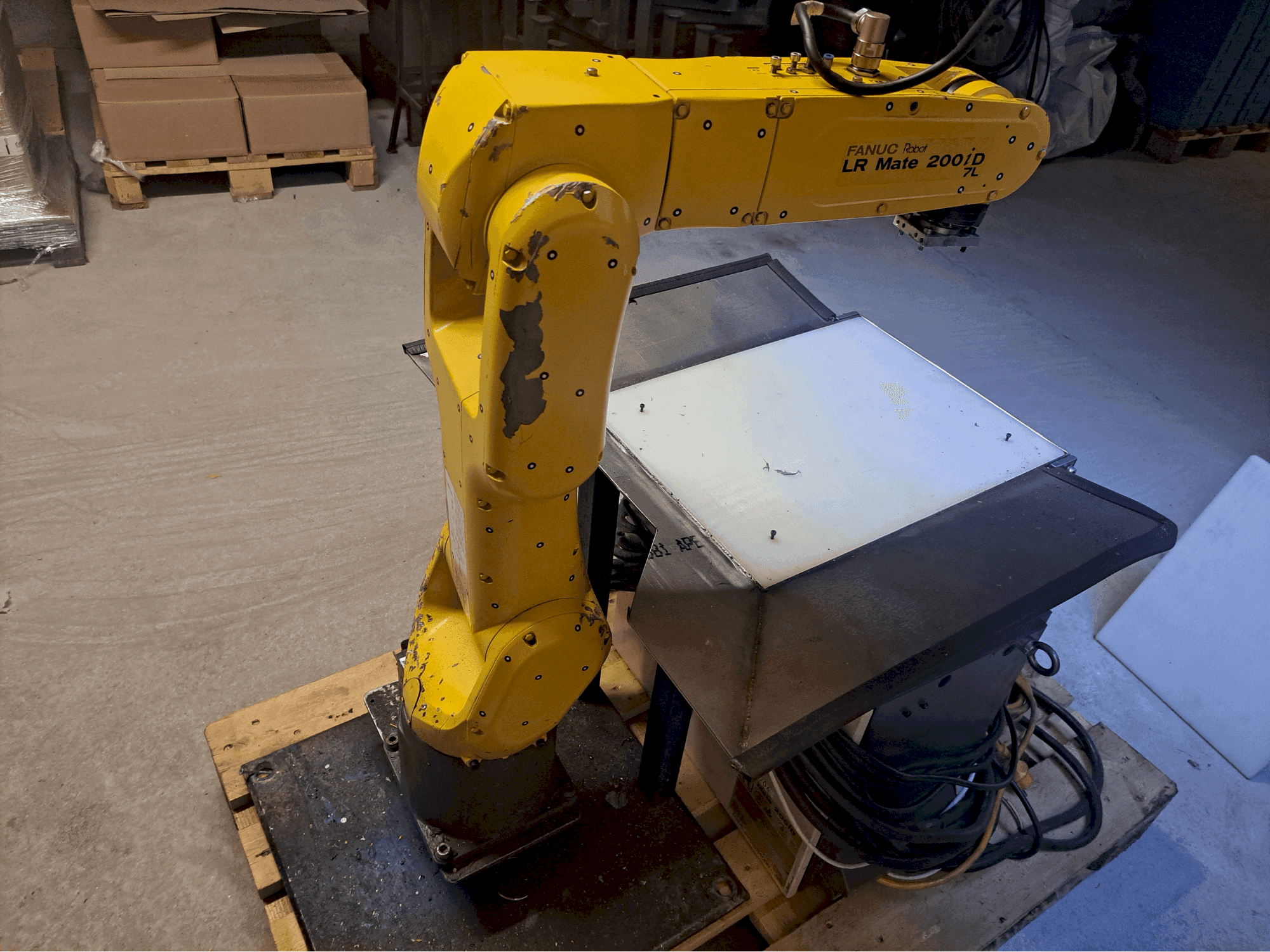 Vooraanzicht  van FANUC LR Mate 200iD/7L  machine