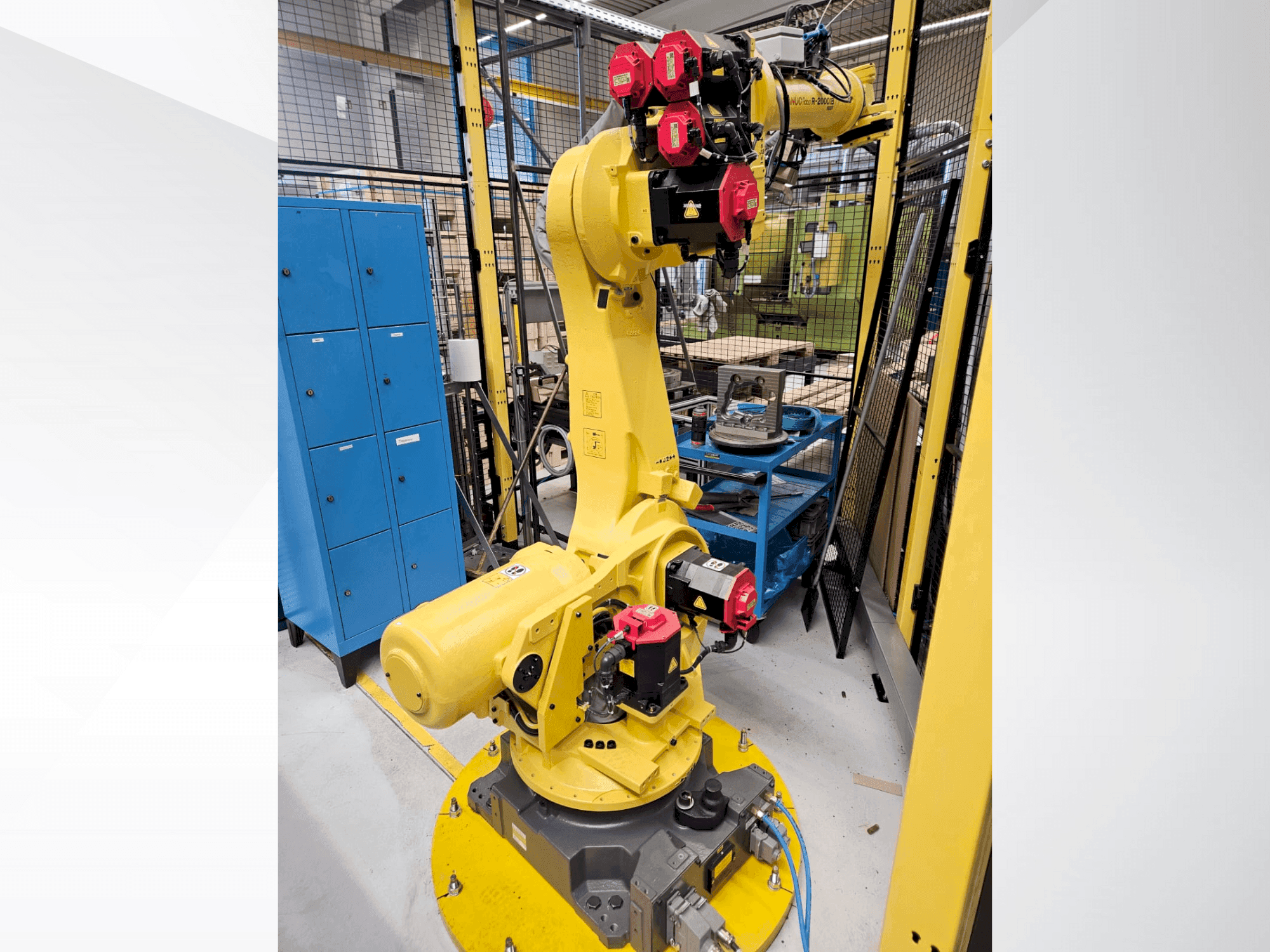 Vooraanzicht  van FANUC R2000iB/165F  machine