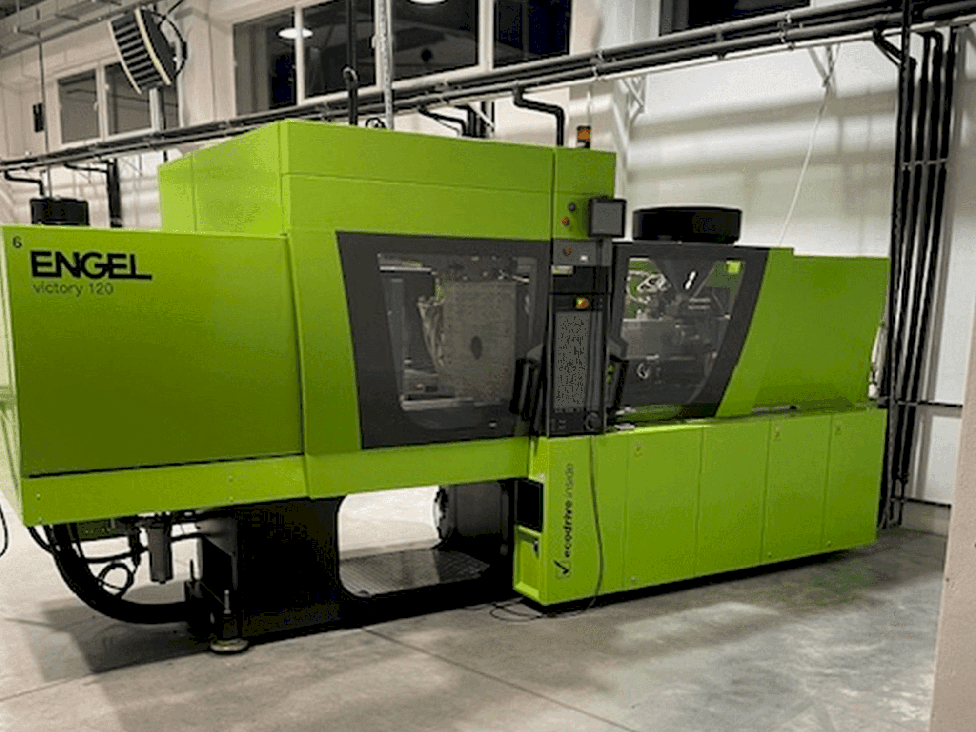 Vooraanzicht  van Engel Victory 650/120 tech  machine