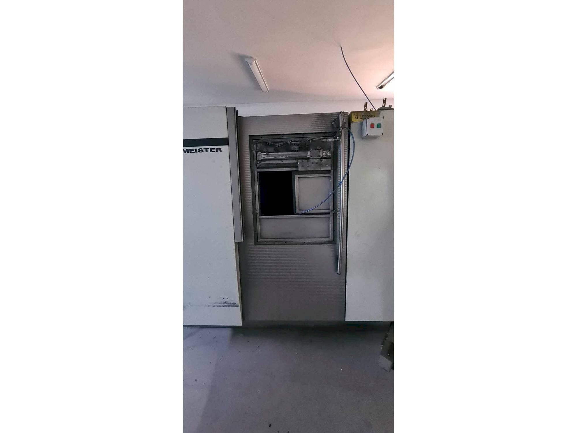 Vooraanzicht  van Gildemeister TWIN 32  machine