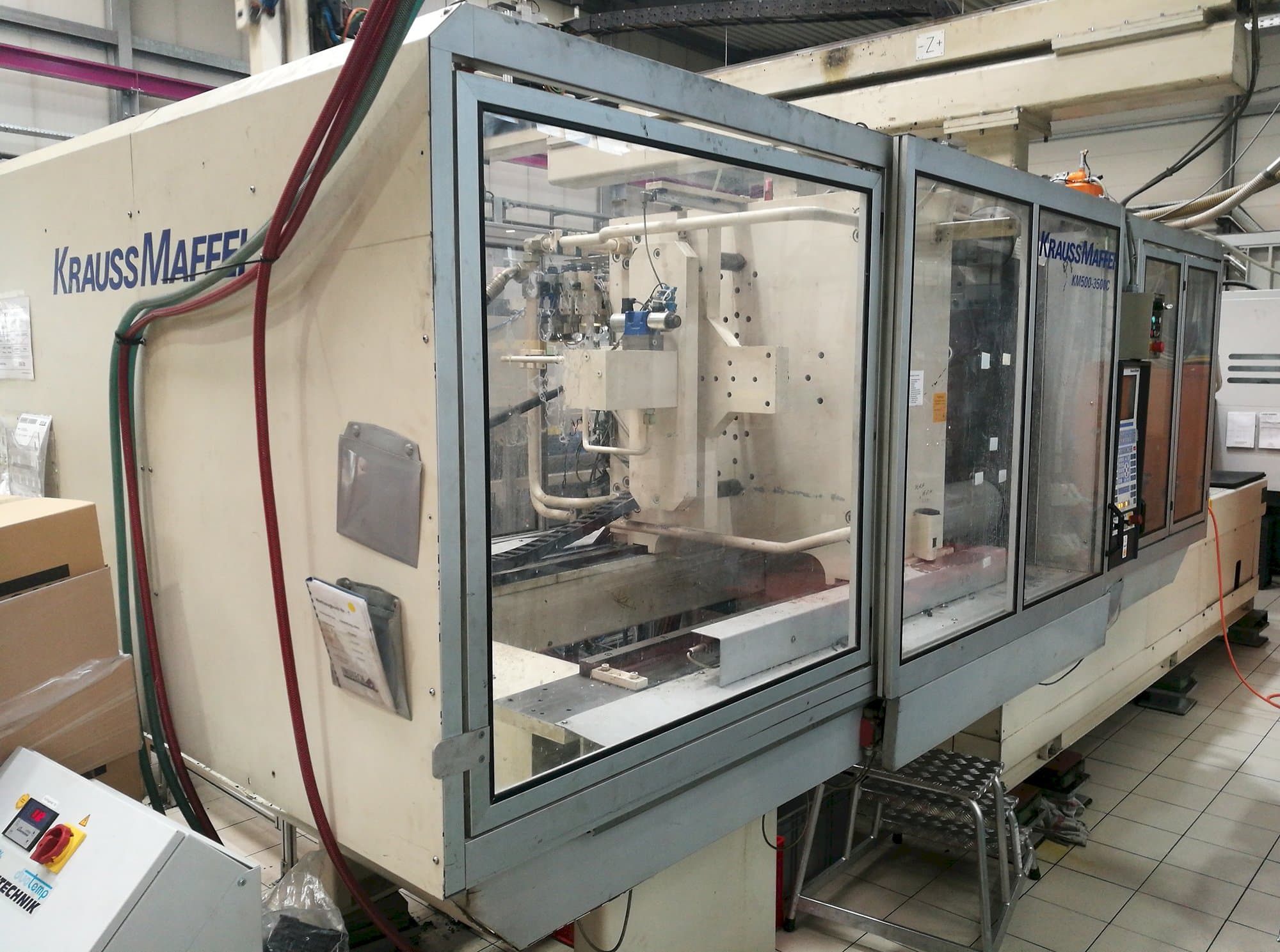 Links zicht  van Krauss Maffei KM 500-3500 C1 machine