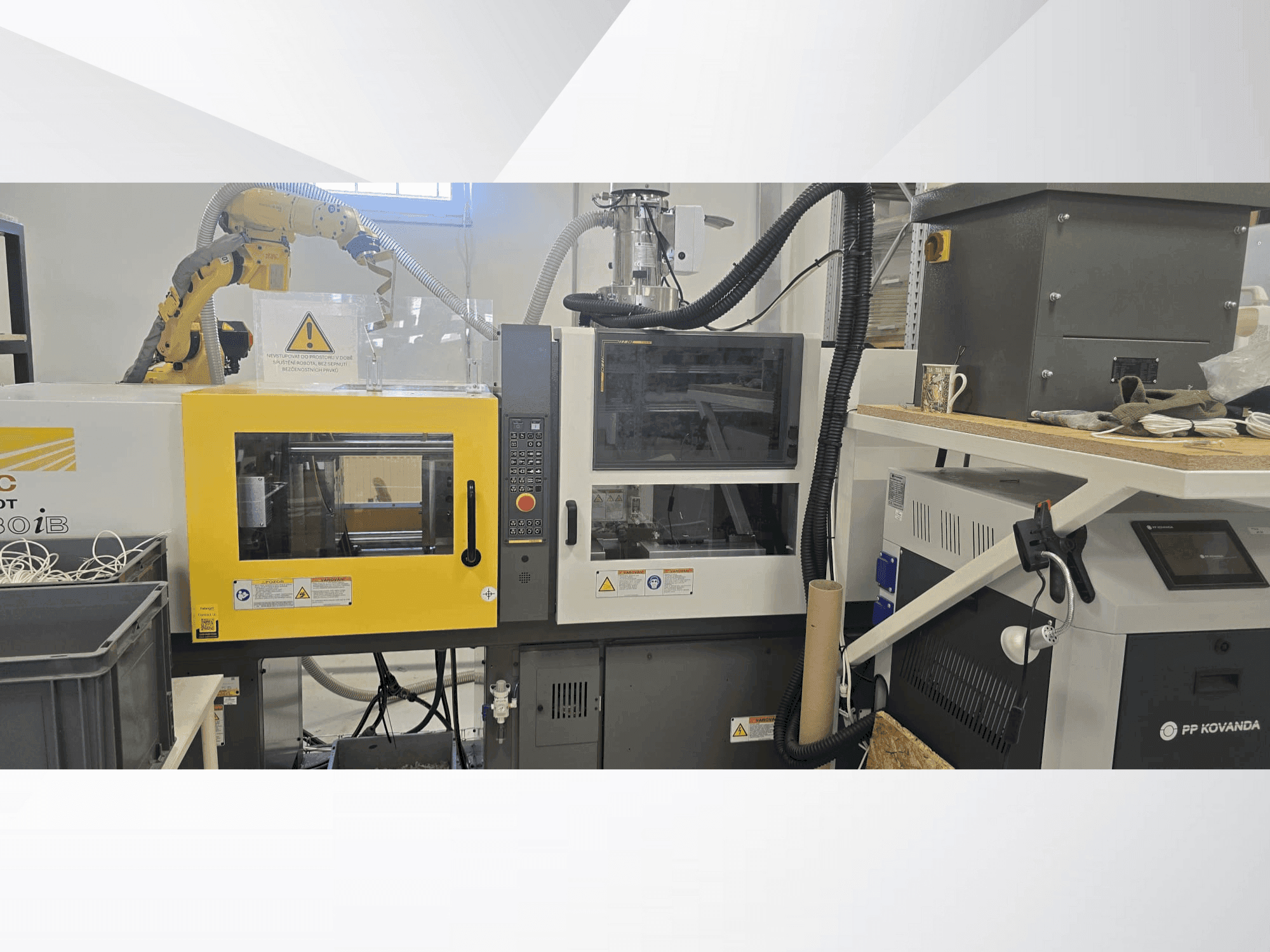 Vooraanzicht  van FANUC Roboshot alpha-i30B  machine