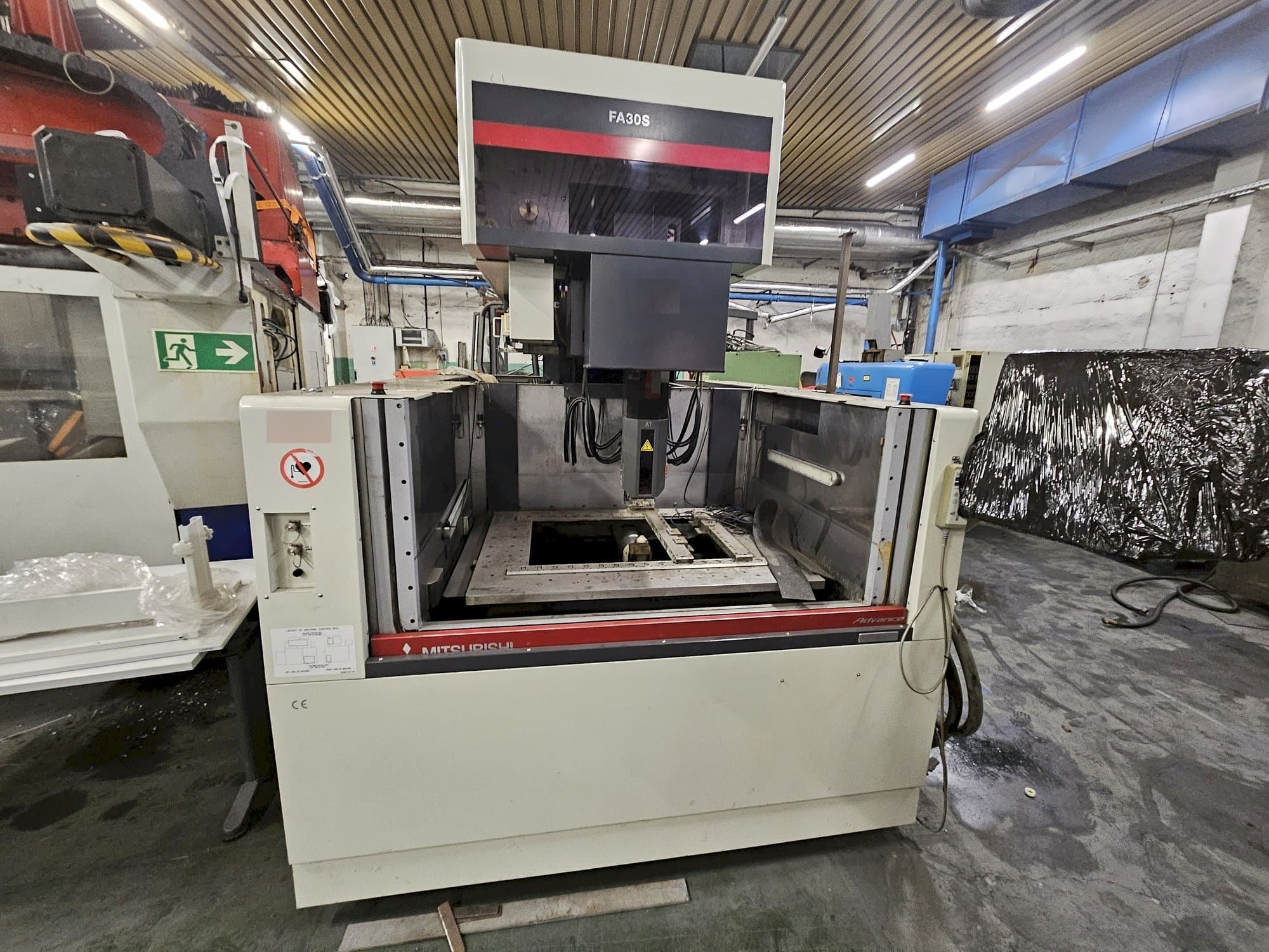 Vooraanzicht  van Mitsubishi FA30VM  machine