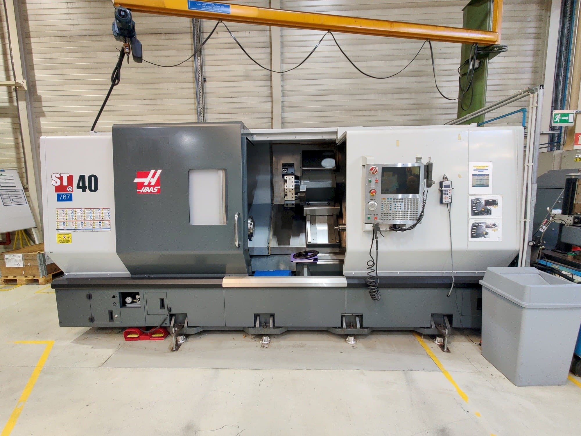 Vooraanzicht van HAAS ST-40 machine
