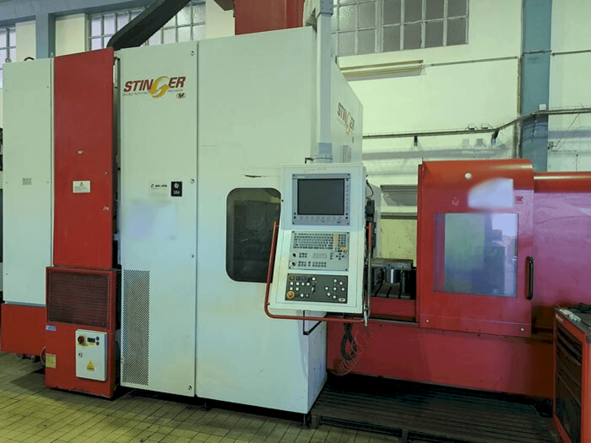 Vooraanzicht  van FPT STINGER XL  machine