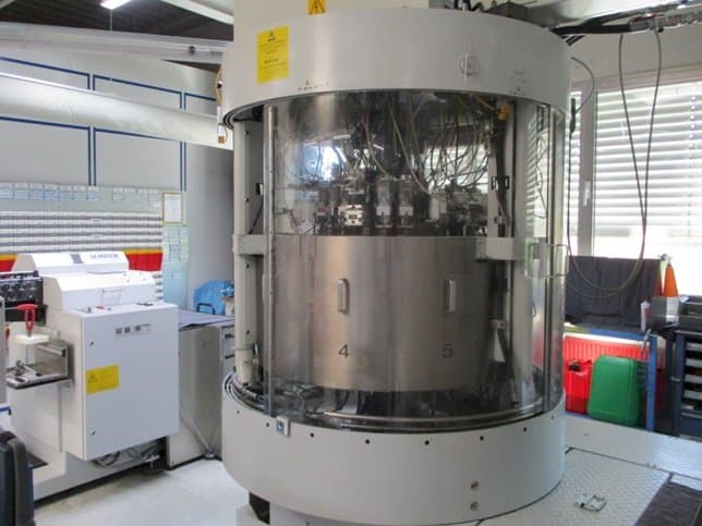 Vooraanzicht  van MIKRON Multistar CX-24  machine