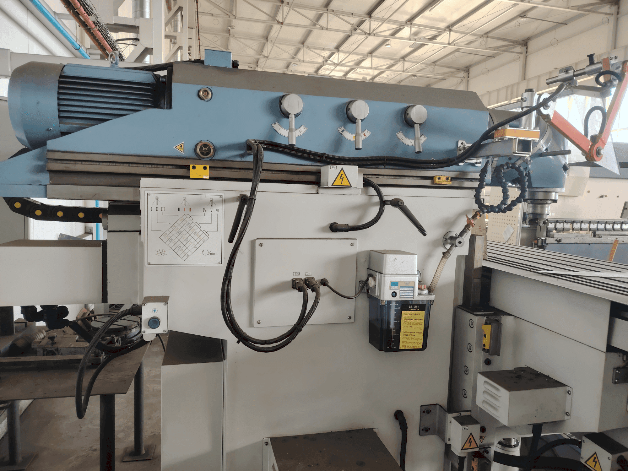 Vooraanzicht  van Bernardo Variomill FU 2000E Servo  machine