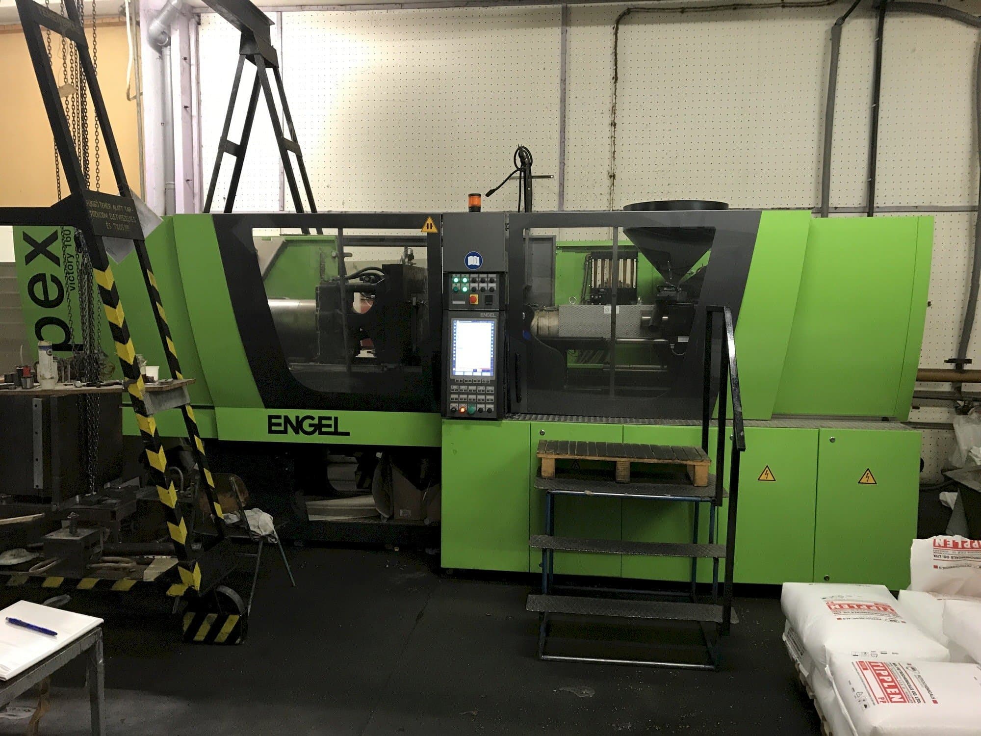 Vooraanzicht  van ENGEL Victory 650/160 Spex  machine