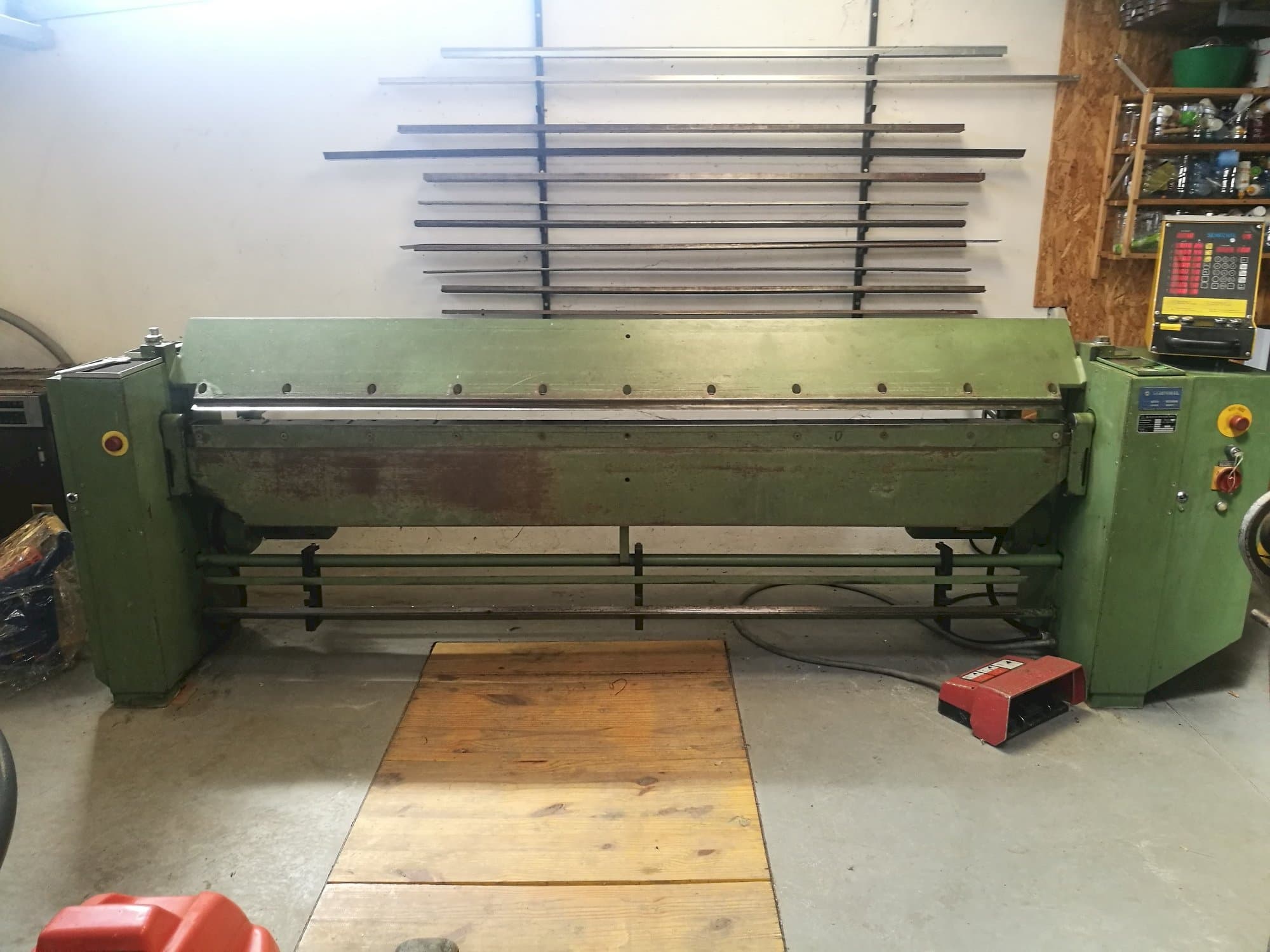 Linkerzijdeaanzicht  van Schechtl MA 250/8  machine