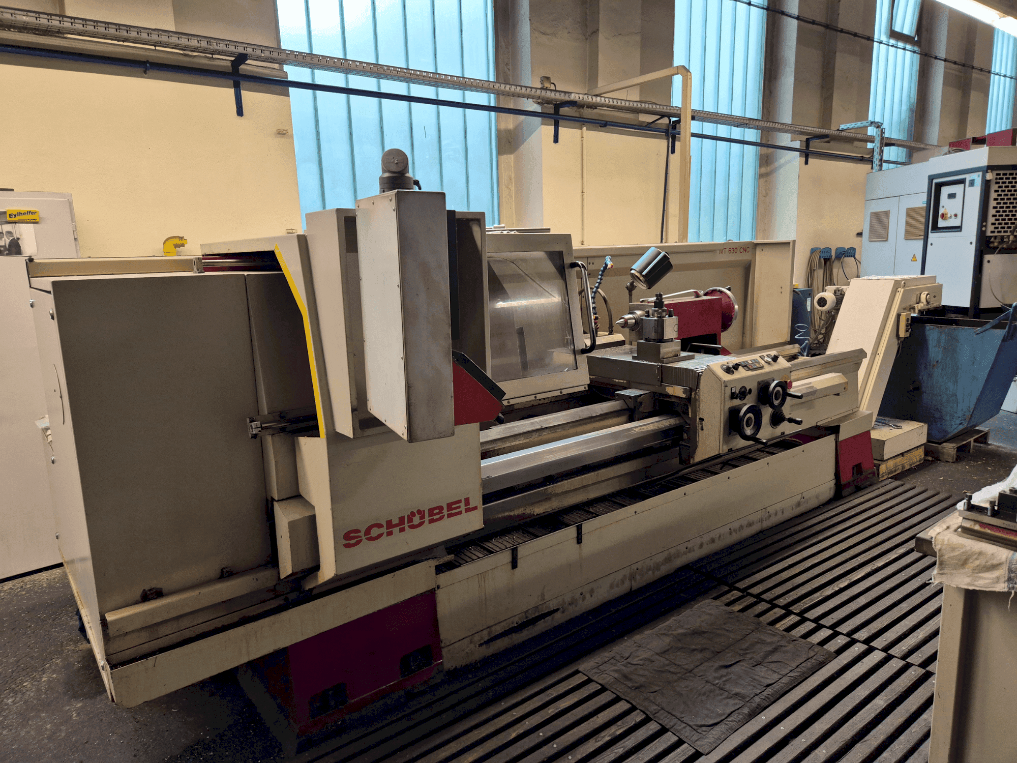 Vooraanzicht  van SCHÜBEL MT 630 CNC  machine