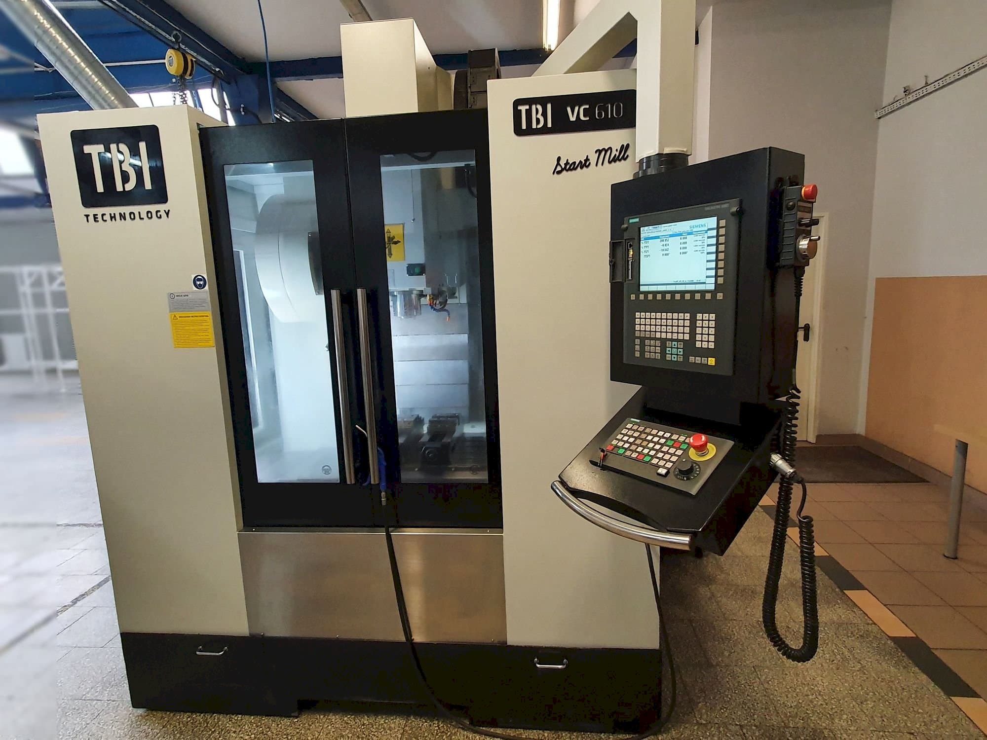 Vooraanzicht  van TBI VC610 Start Mill  machine