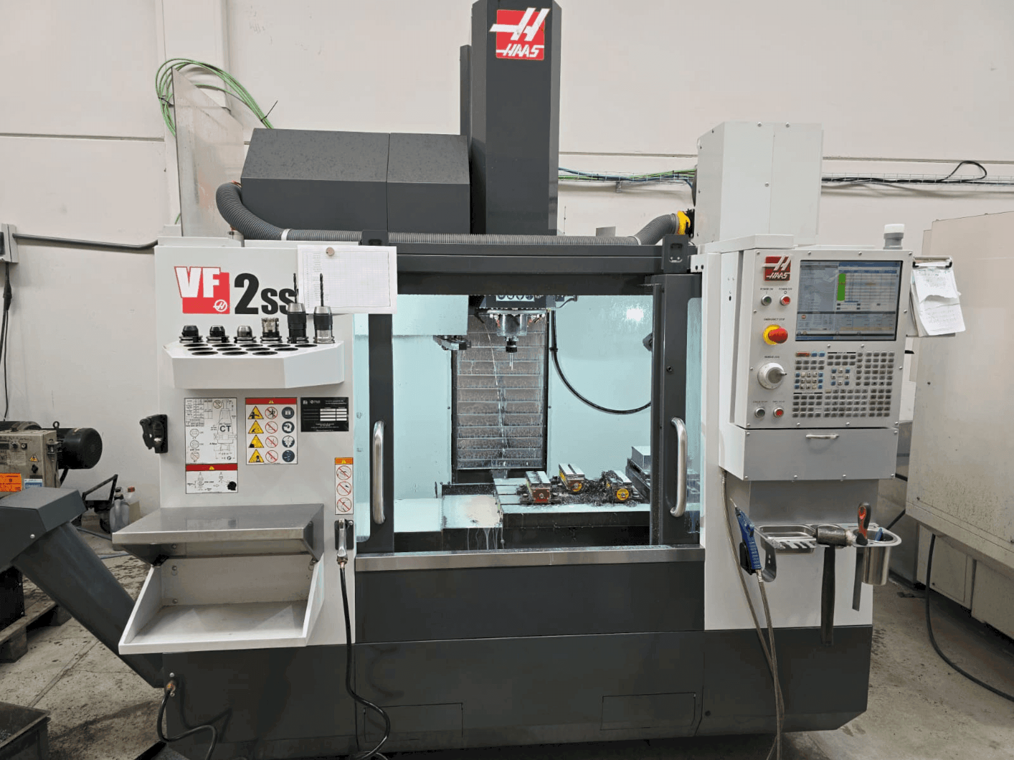 Vooraanzicht  van HAAS VF 2SSYT  machine