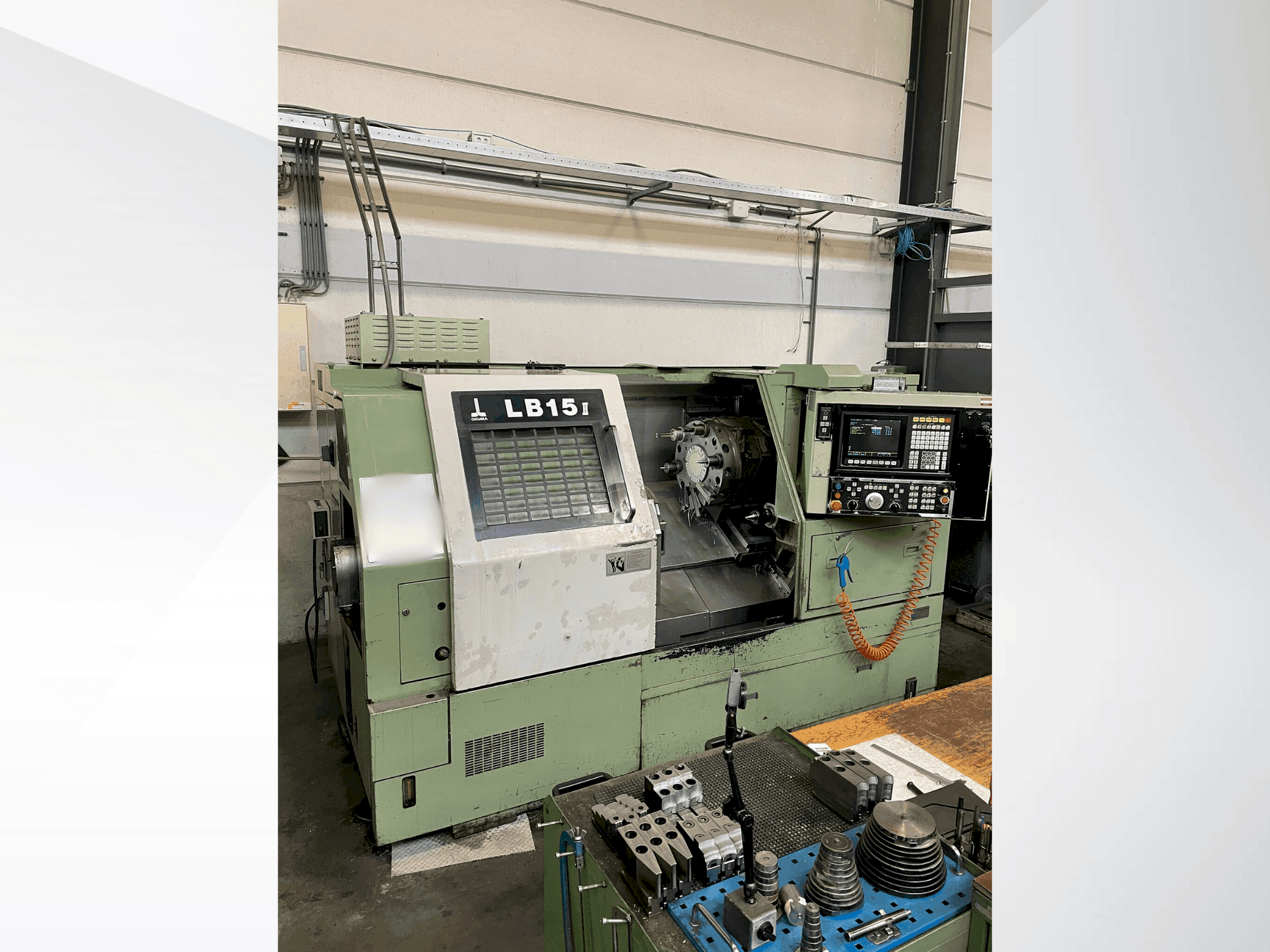 Vooraanzicht  van Okuma LB15II  machine