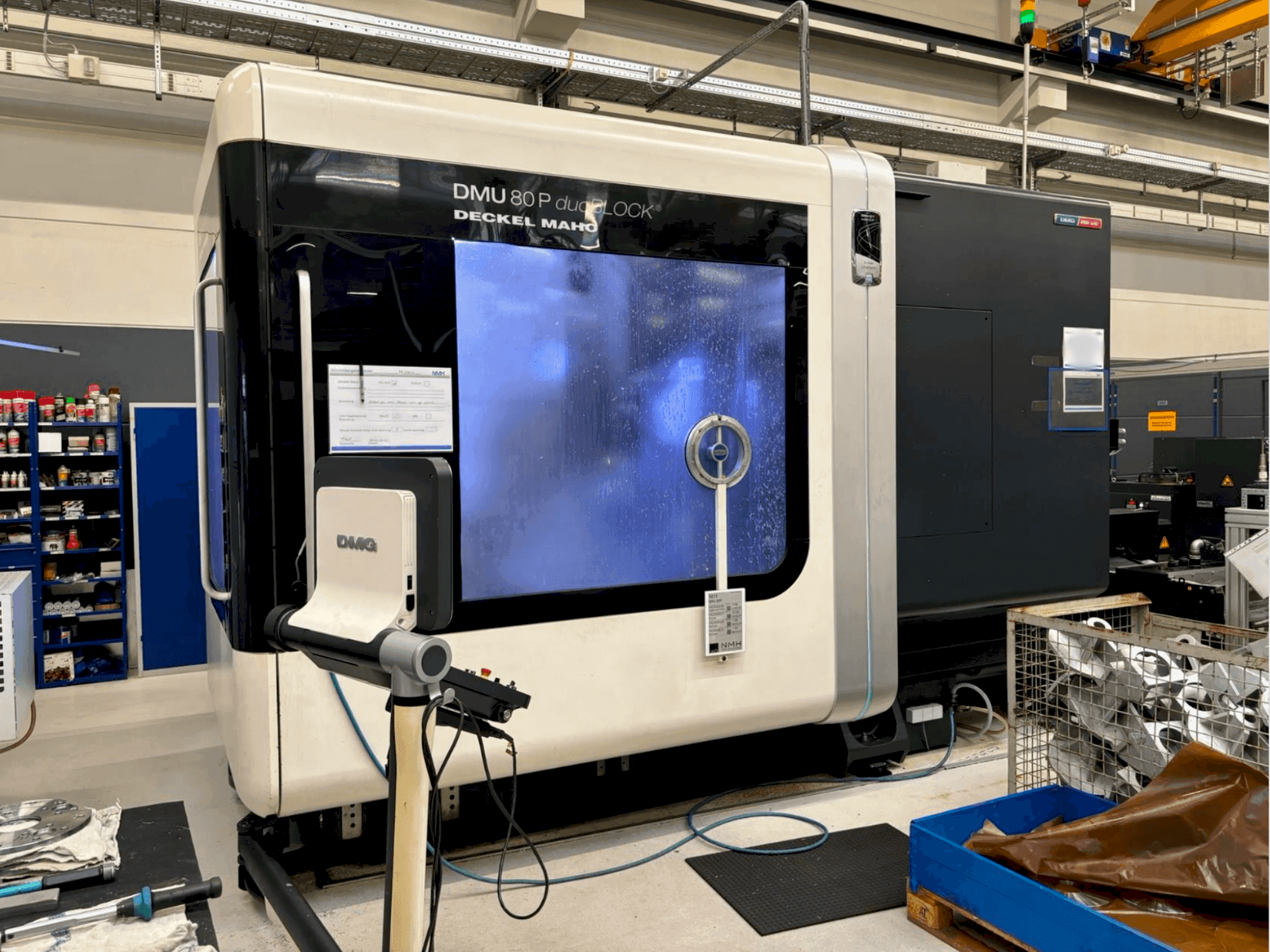 Vooraanzicht  van DMG MORI 80 P Duoblock  machine