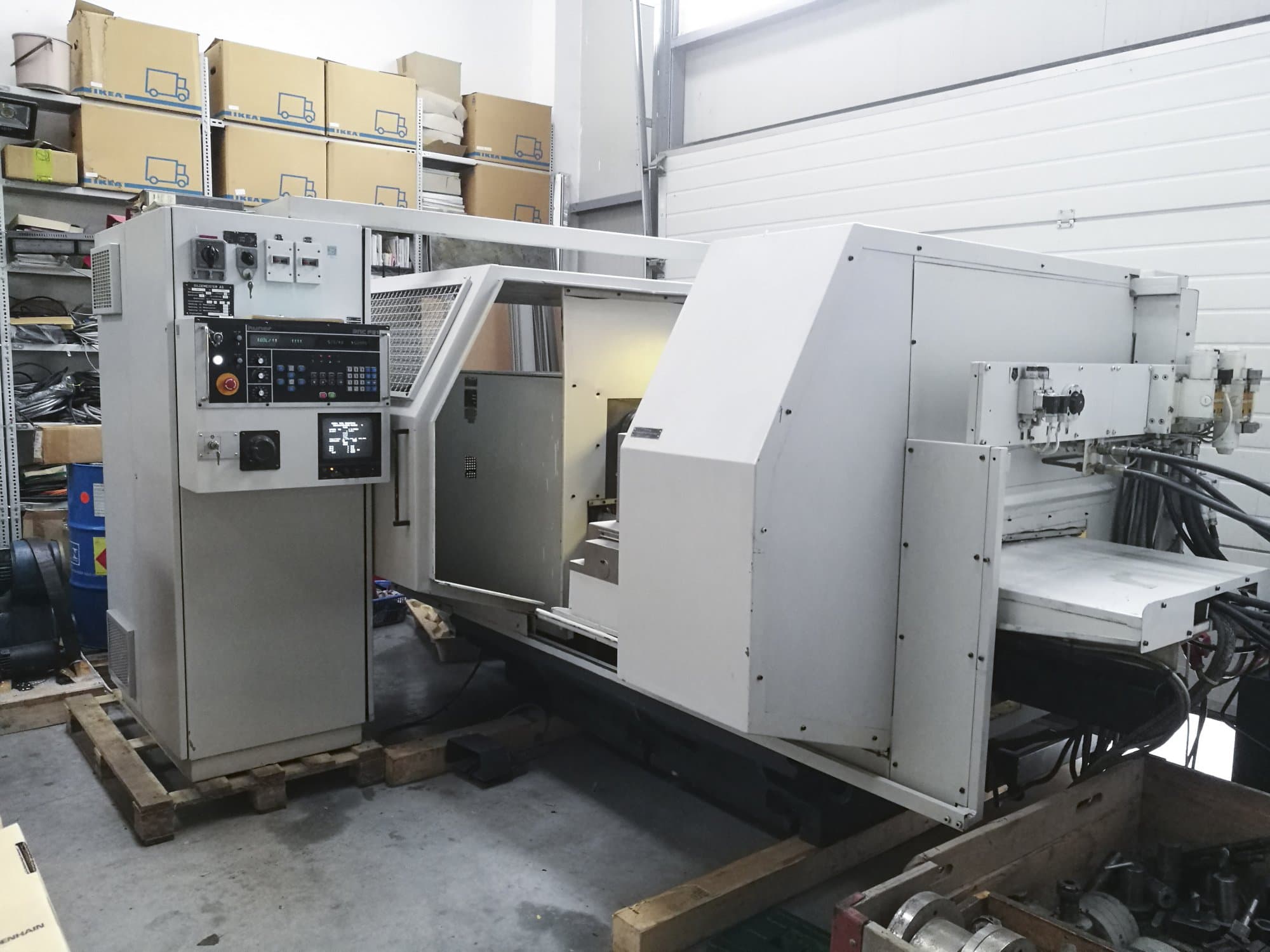 Recht aanzicht  van Gildemeister RNF 40/200 machine