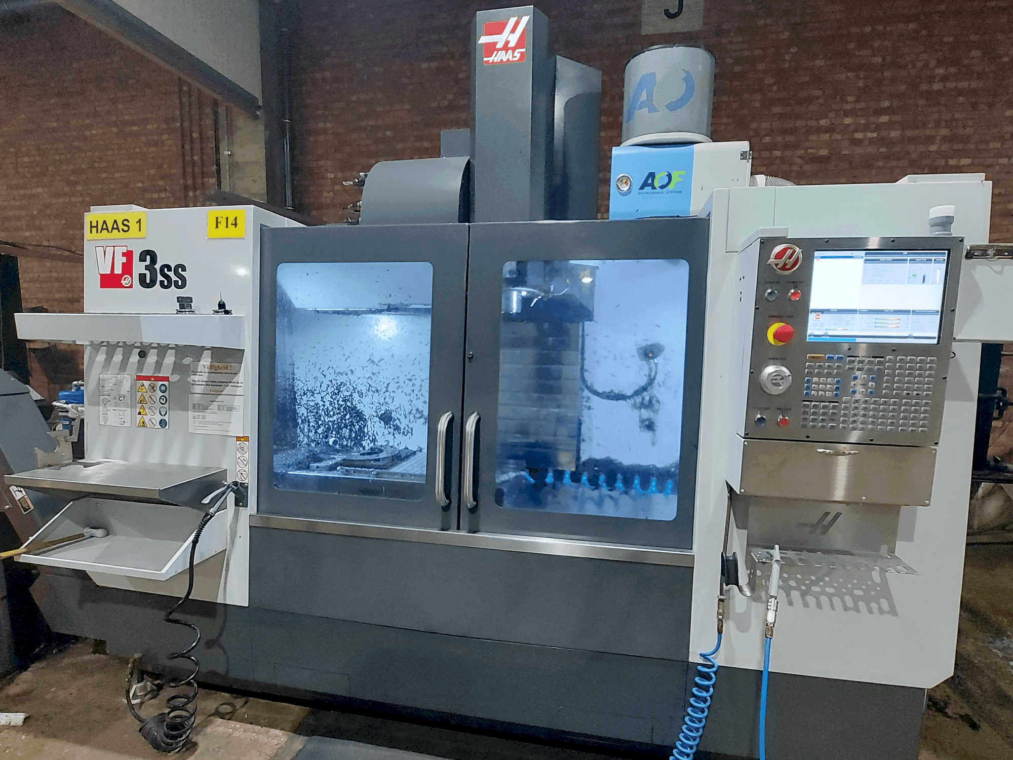Vooraanzicht  van HAAS VF-3SS  machine