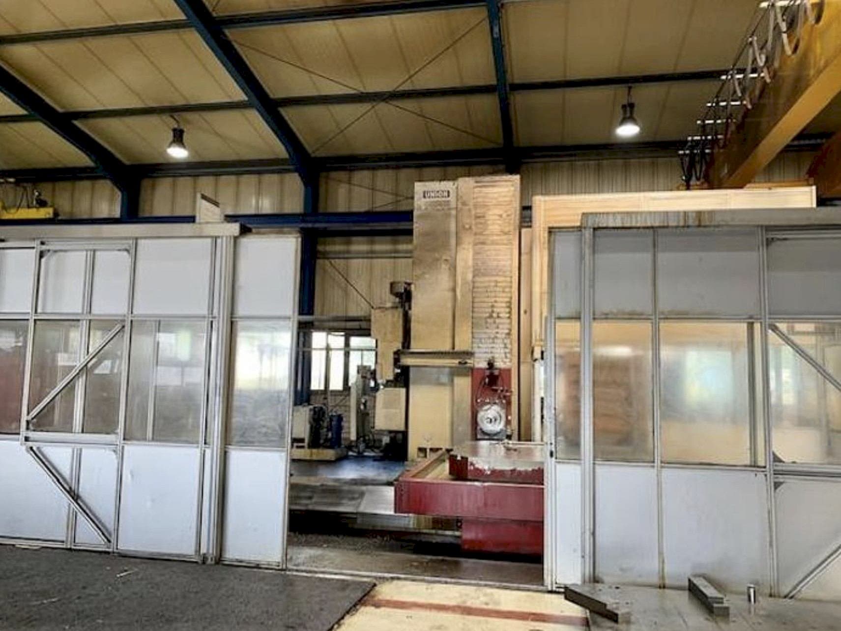 Vooraanzicht  van UNION KC 150  machine