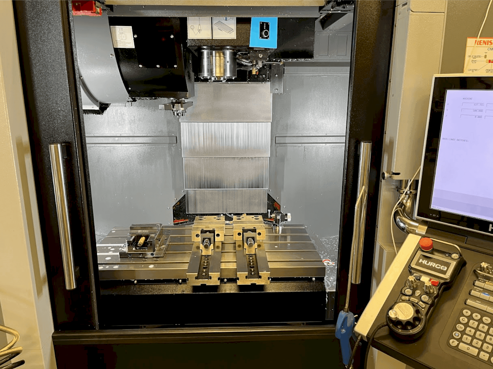 Vooraanzicht  van Hurco VMX30i  machine