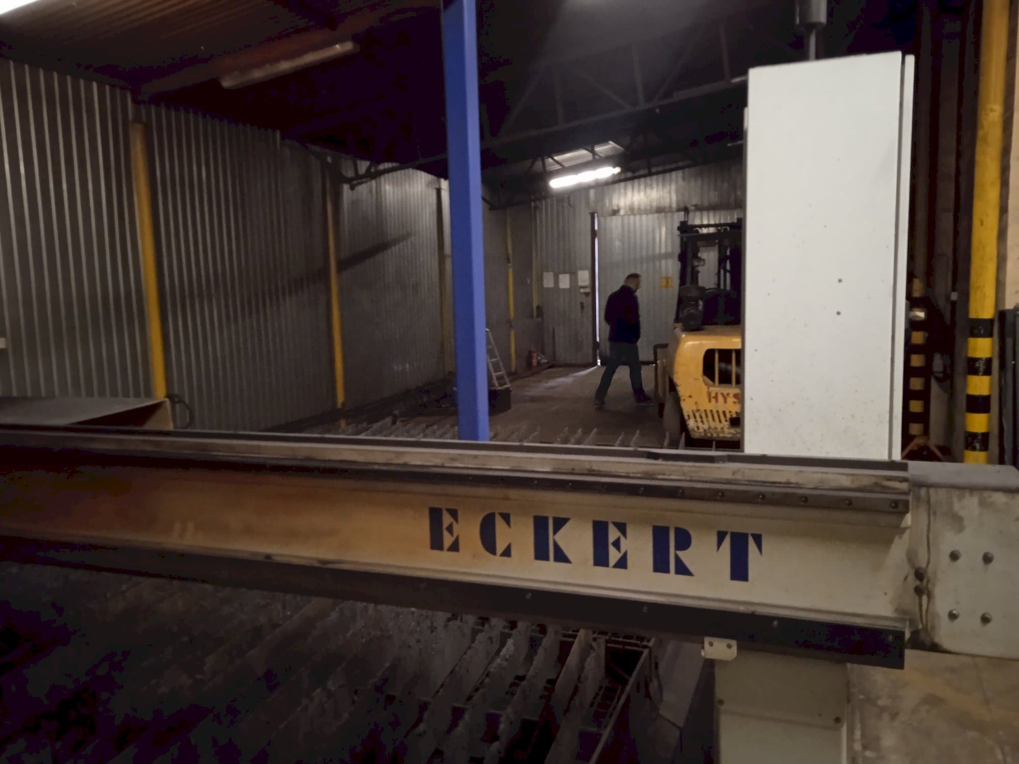 Vooraanzicht  van ECKERT SZAFIR BL2  machine