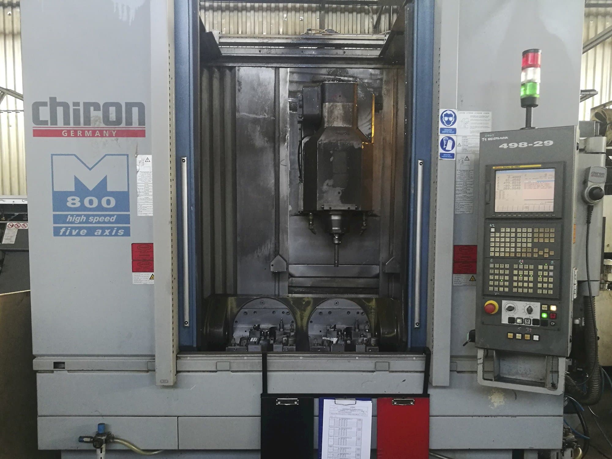 Vooraanzicht  van CHIRON MILL 800 machine