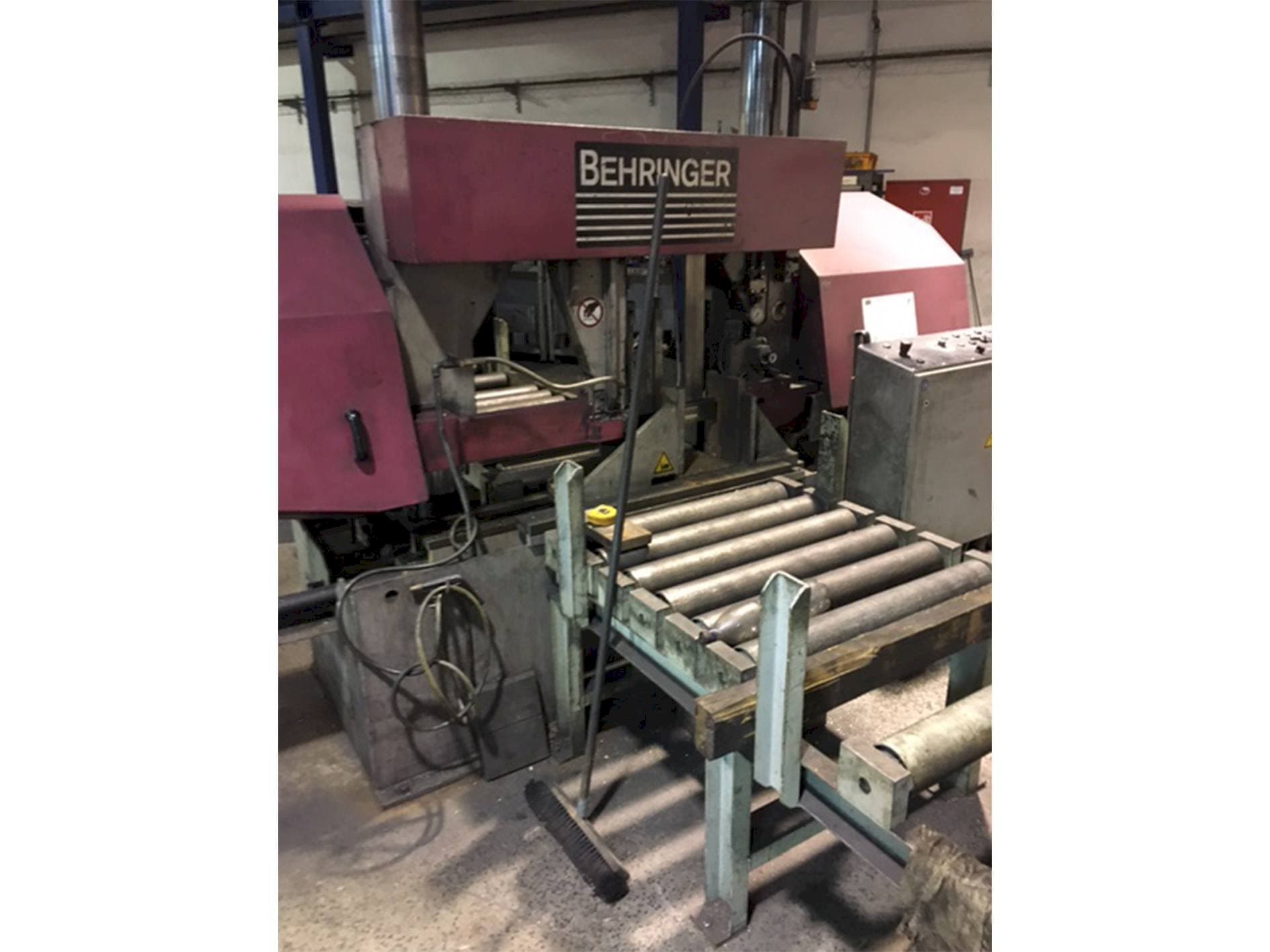 Vooraanzicht  van Behringer HBP 530  machine