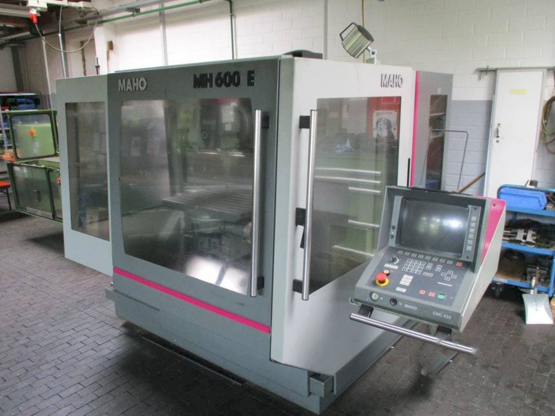 Vooraanzicht  van MAHO MAHO 600 E  machine